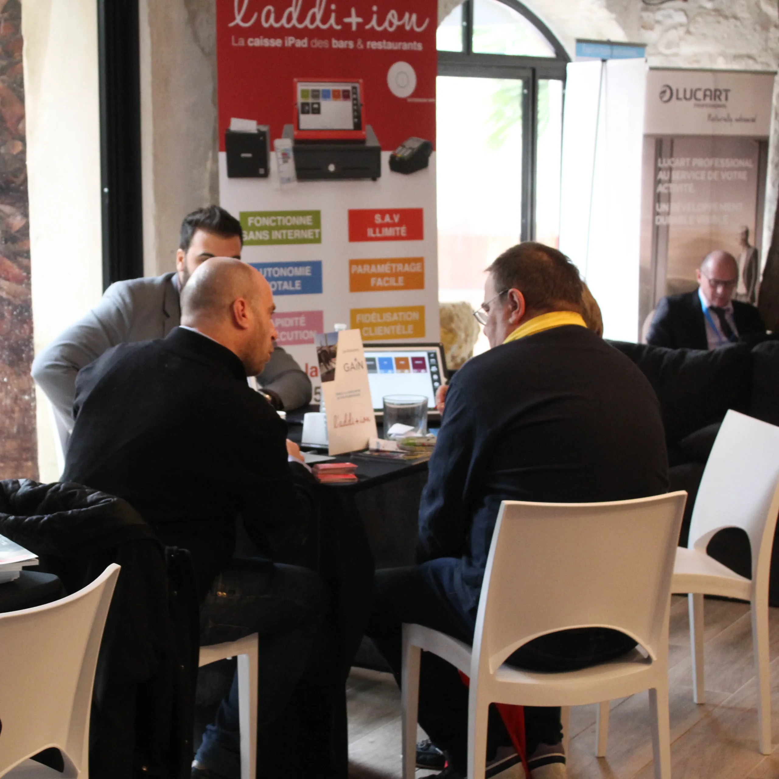 Démonstration produit stand salon La Rochelle animateur professionnel INNOV'events