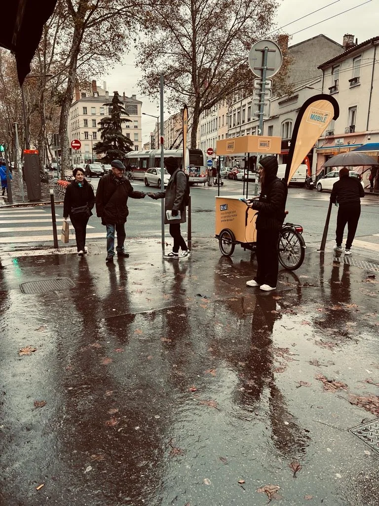 Street-marketing Bourges dispositif mobile devant le Palais Jacques-Cœur INNOV'events organisation d'événements
