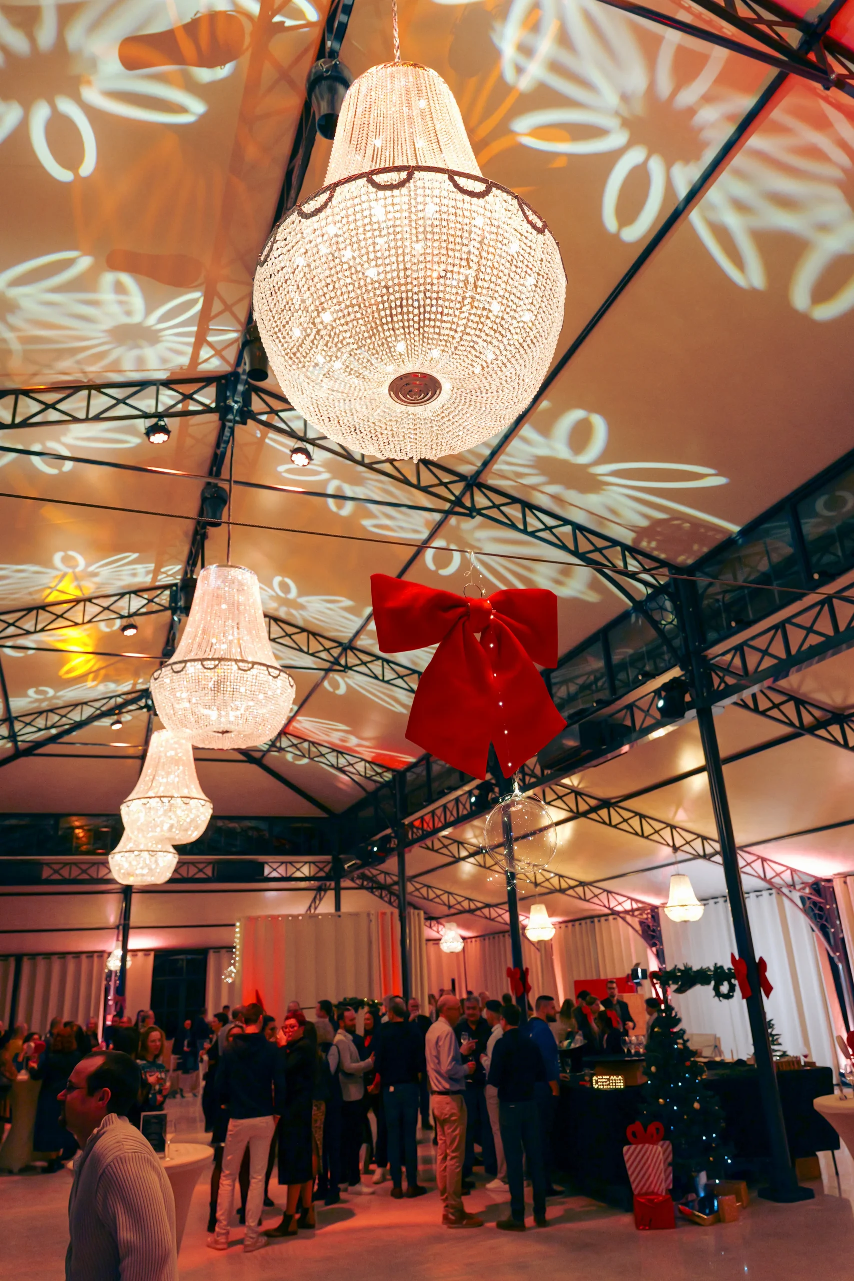 Arbre de Noël entreprise Nancy salle événementielle décorée enfants et familles INNOV'events