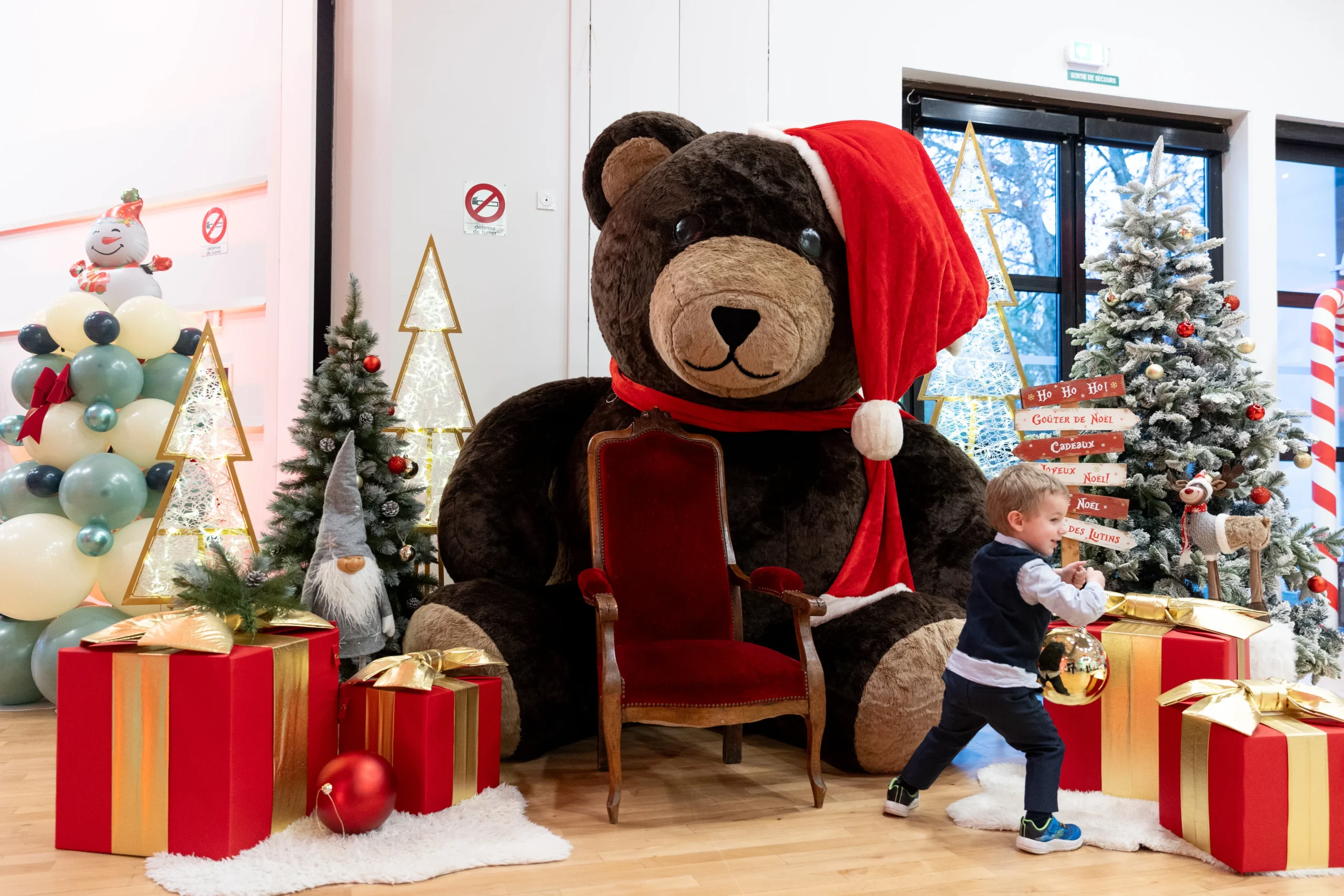 Arbre de Noël entreprise Orléans salle décorée enfants goûter animations INNOV'events
