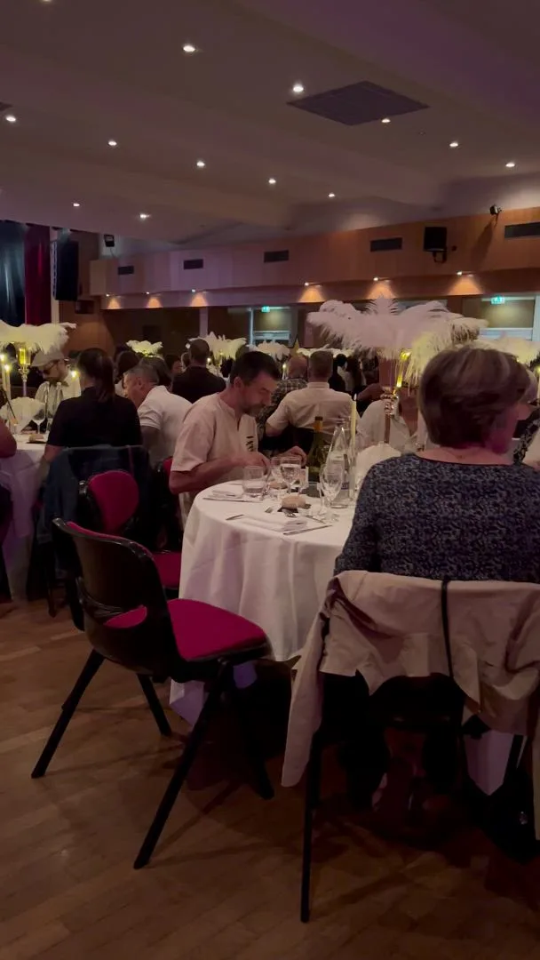 Dîner de gala entreprise Versailles grande salle dorée lumières tamisées INNOV'events