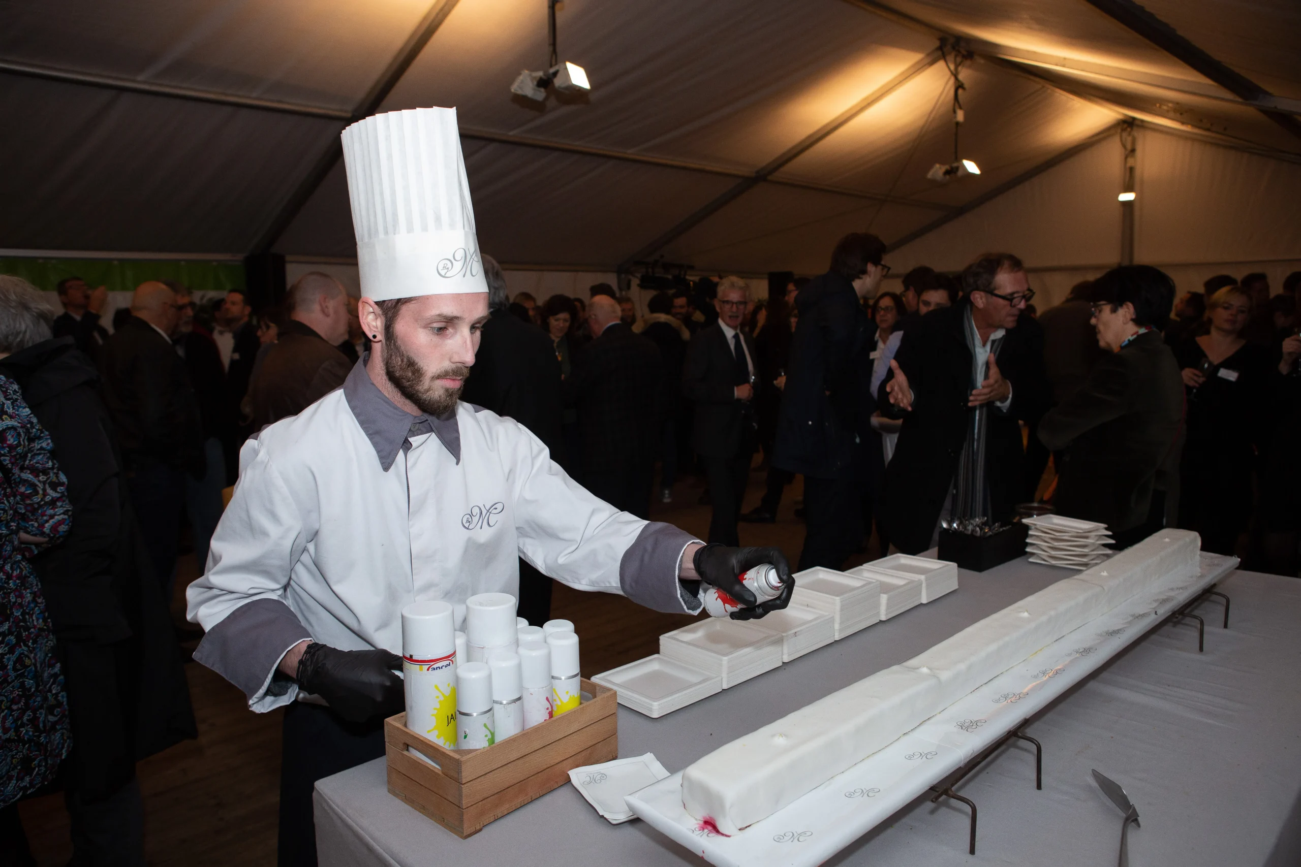 Traiteur événementiel entreprise Paris soirée gala éclairage scénique INNOV'events
