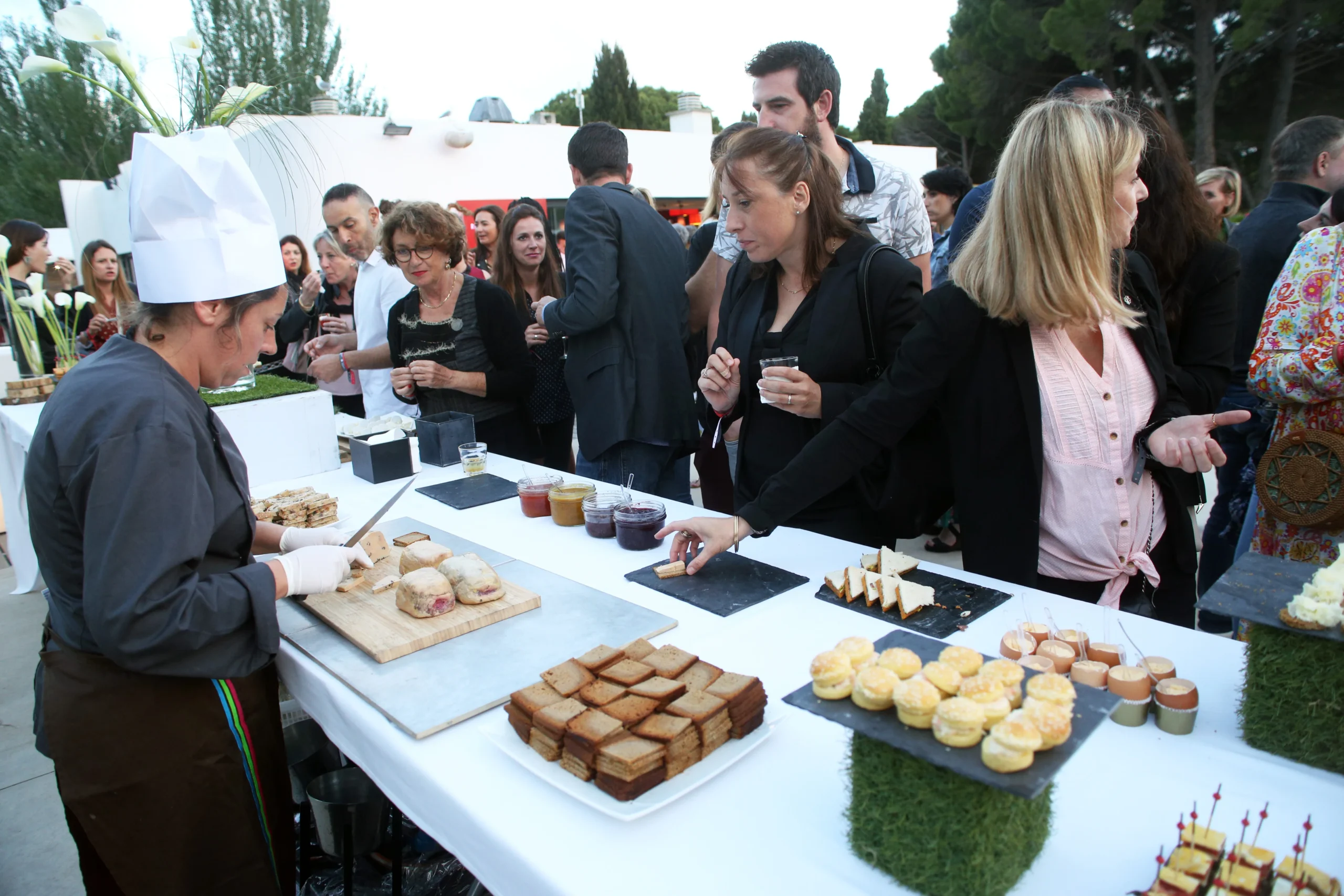 Buffet traiteur entreprise Évry salle Agora mise en place INNOV'events organisation d'événements