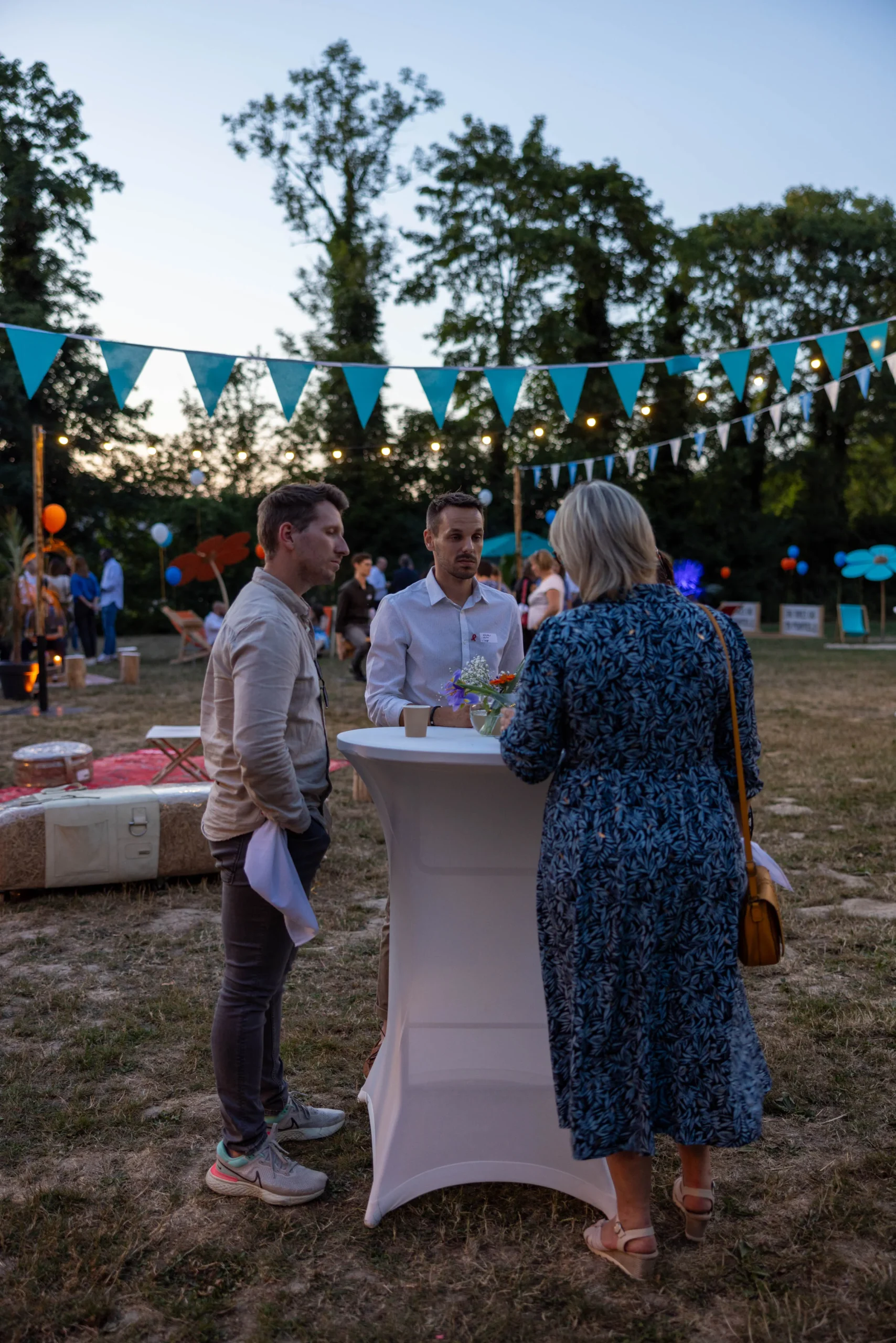 Cocktail dînatoire garden party Toulouse terrasse domaine viticole coucher de soleil INNOV'events