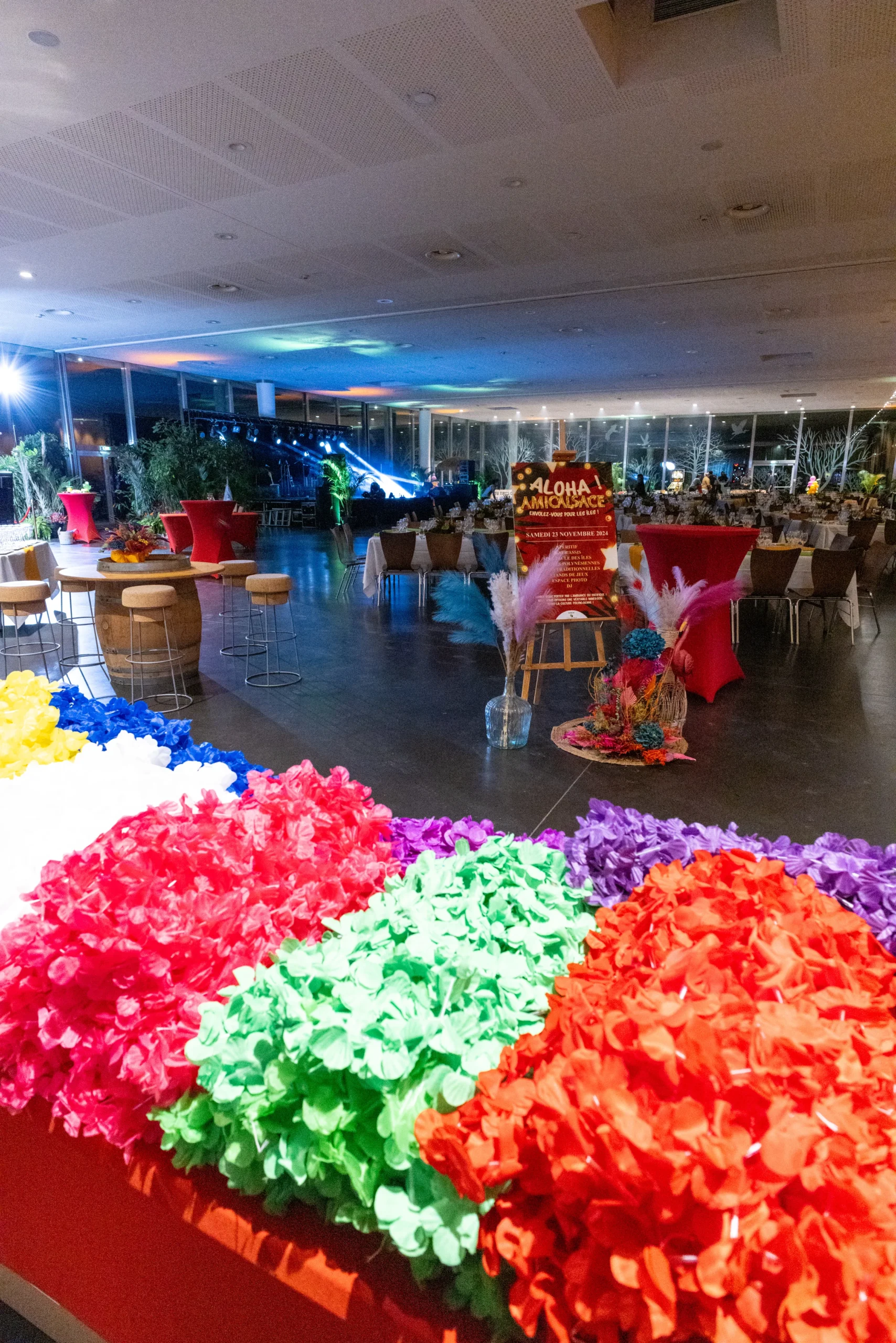 Soirée thématique pot de départ Guadeloupe dîner assis décor créole INNOV'events