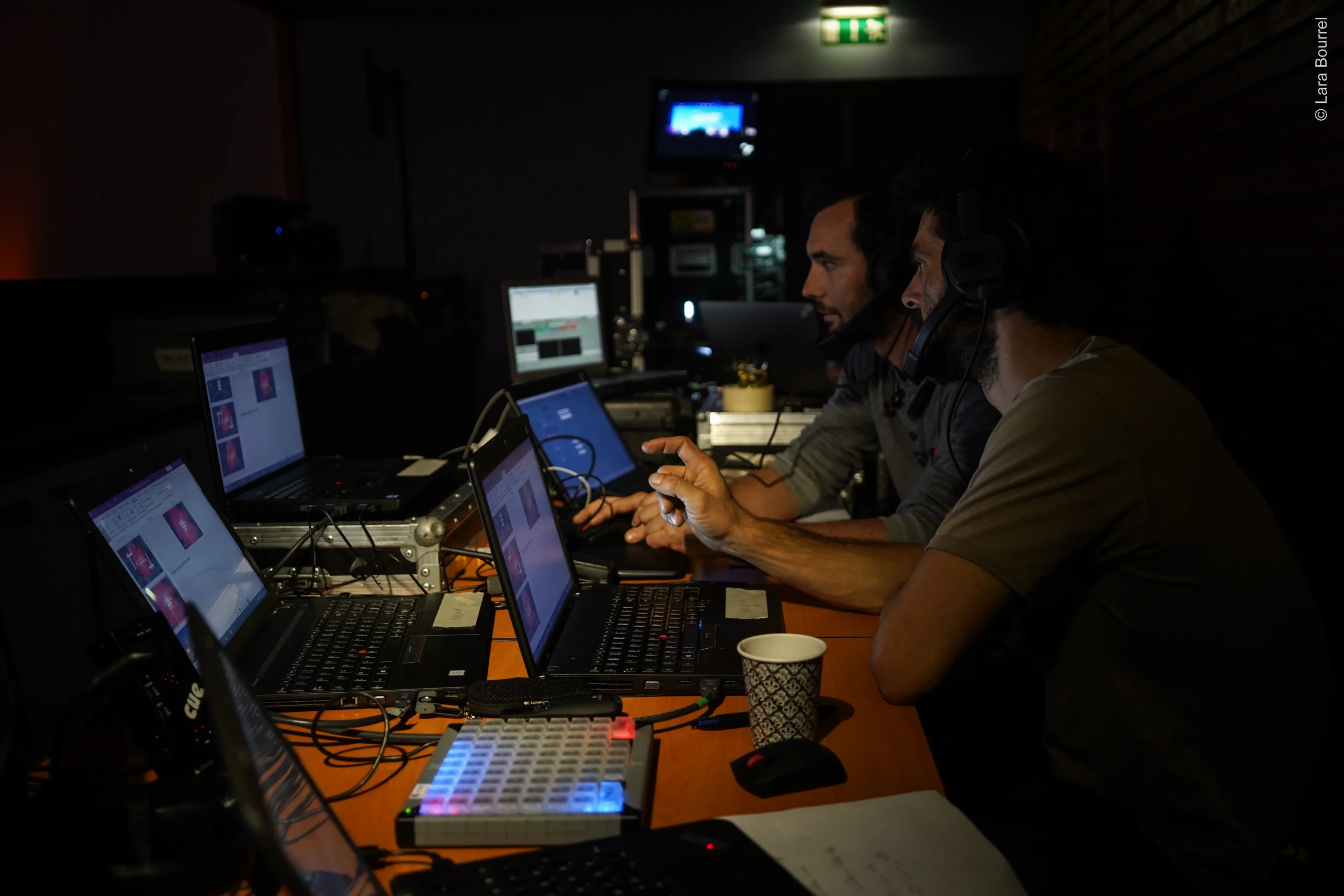 Animation urbaine Bordeaux groupe en transition entre deux étapes de roadshow INNOV'events