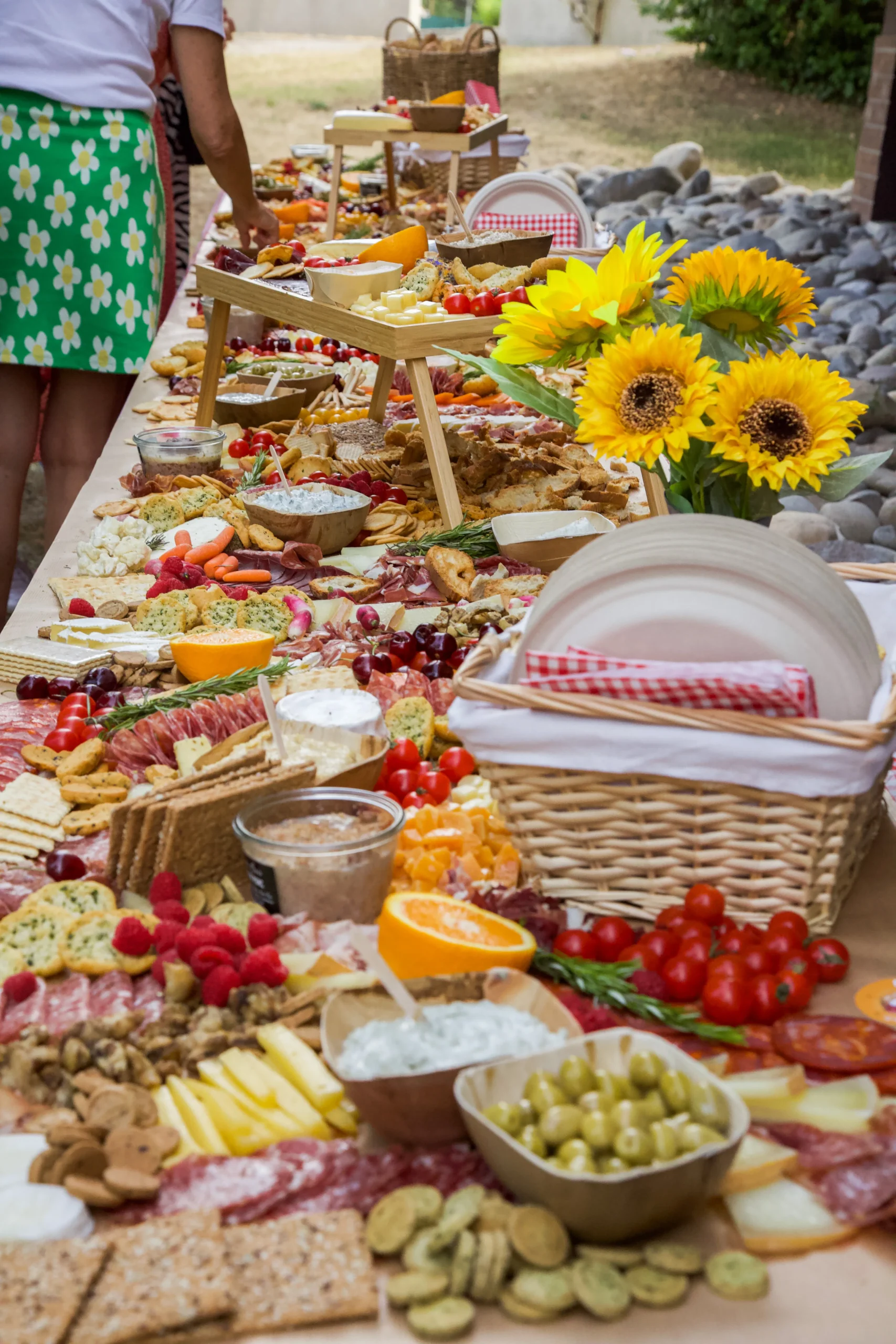 garden party entreprise Nevers buffet extérieur sous chapiteau blanc INNOV'events