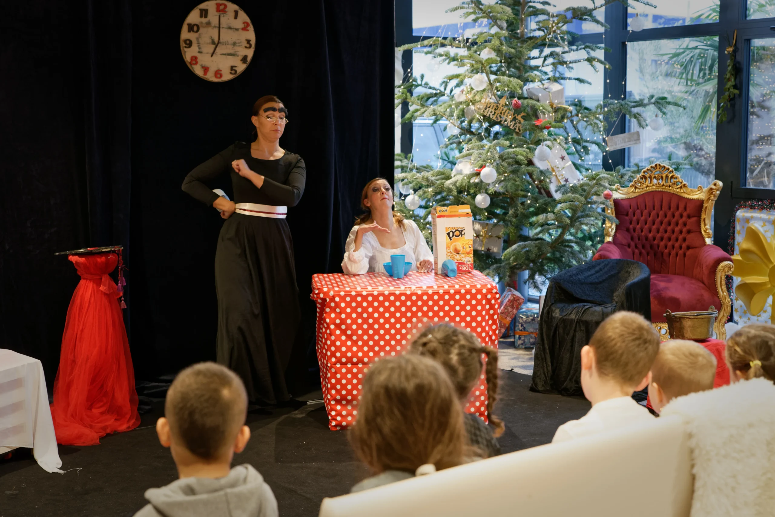 Père Noël Bordeaux distribution cadeaux fête personnel enfants INNOV'events