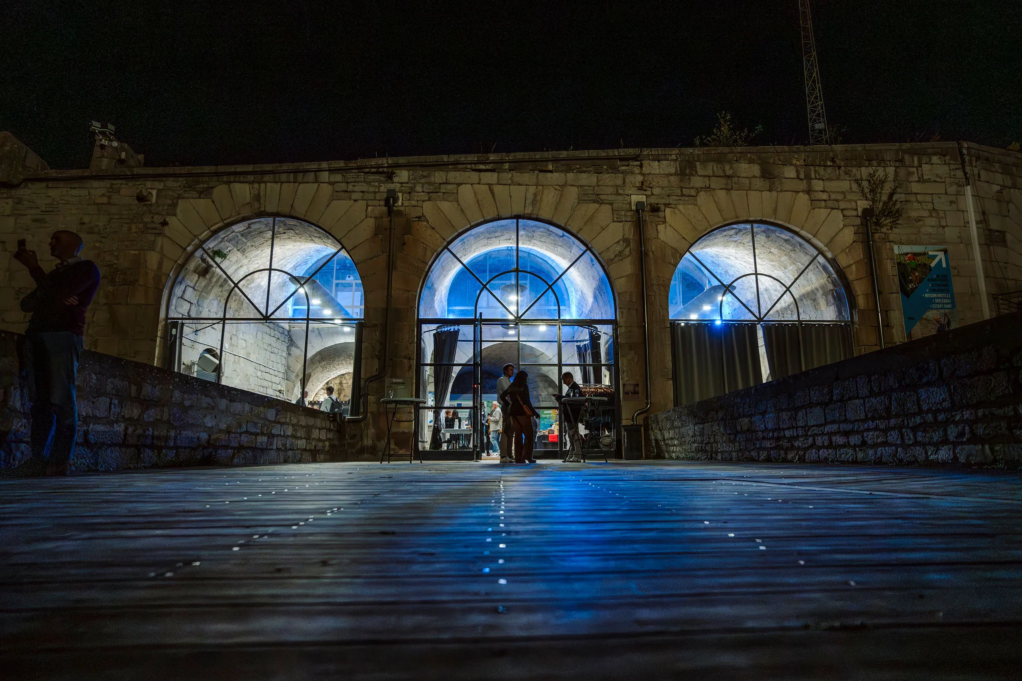 Mobilier lumineux scénographie Bordeaux soirée gala reflets Garonne INNOV'events