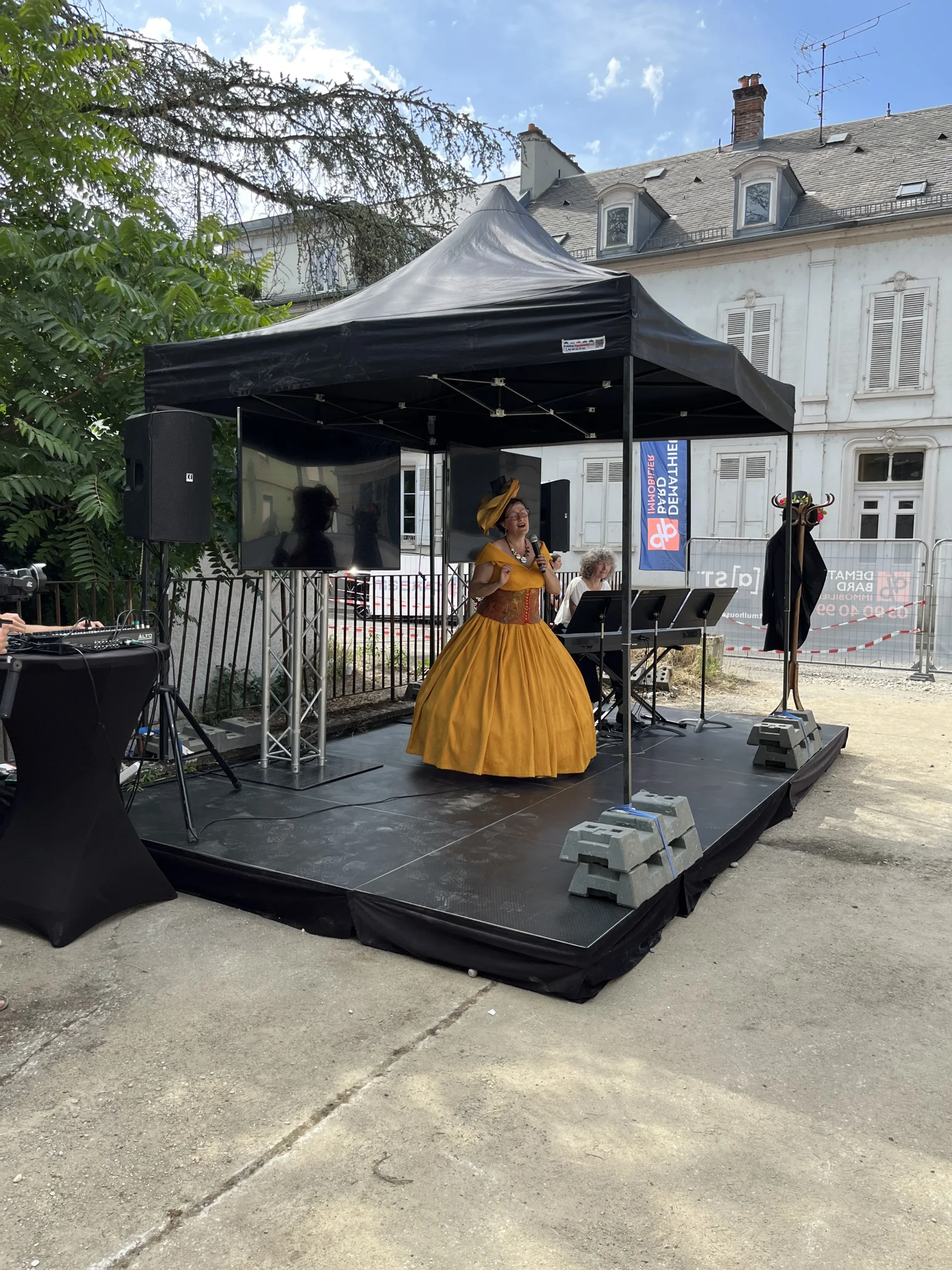 Rallye urbain Troyes équipe commerciale quartier Saint-Jean en extérieur INNOV'events