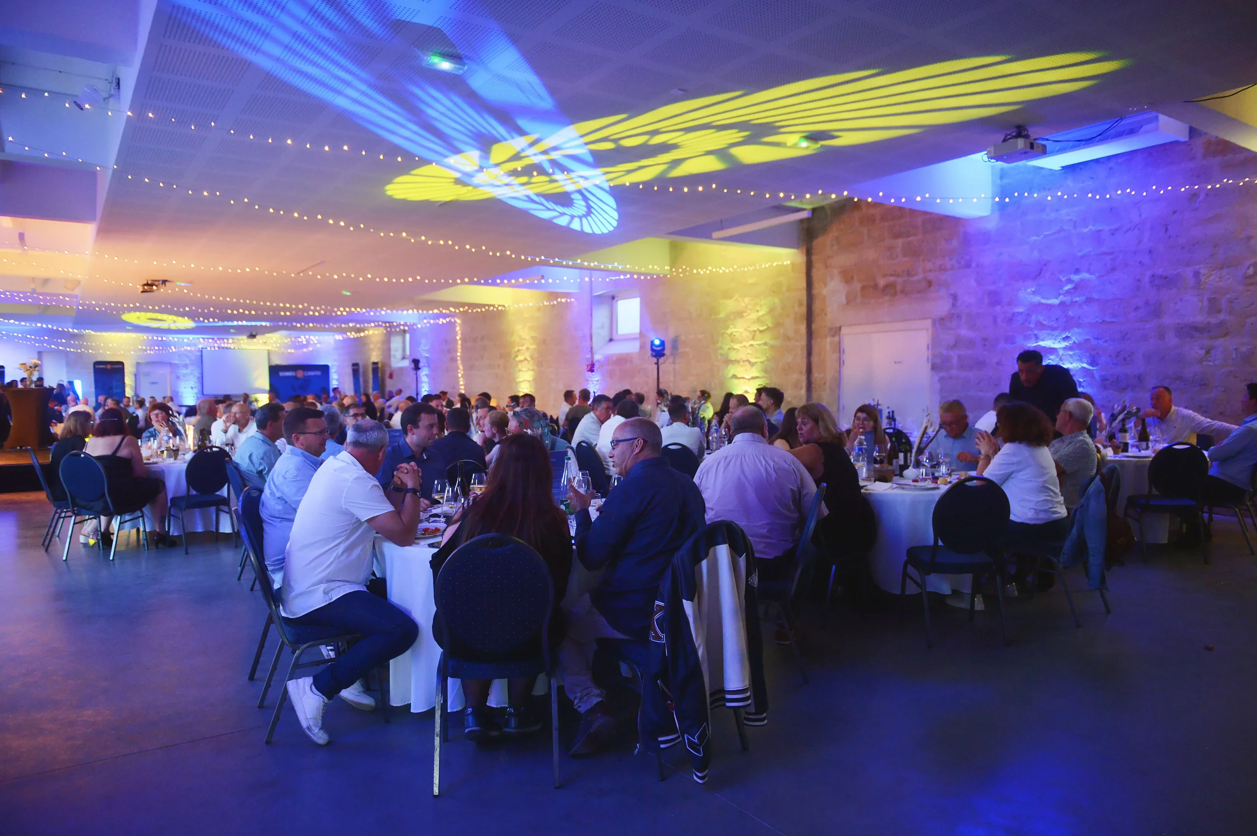Repas d'entreprise Montpellier terrasse en rooftop avec vue sur l'Écusson historique INNOV'events