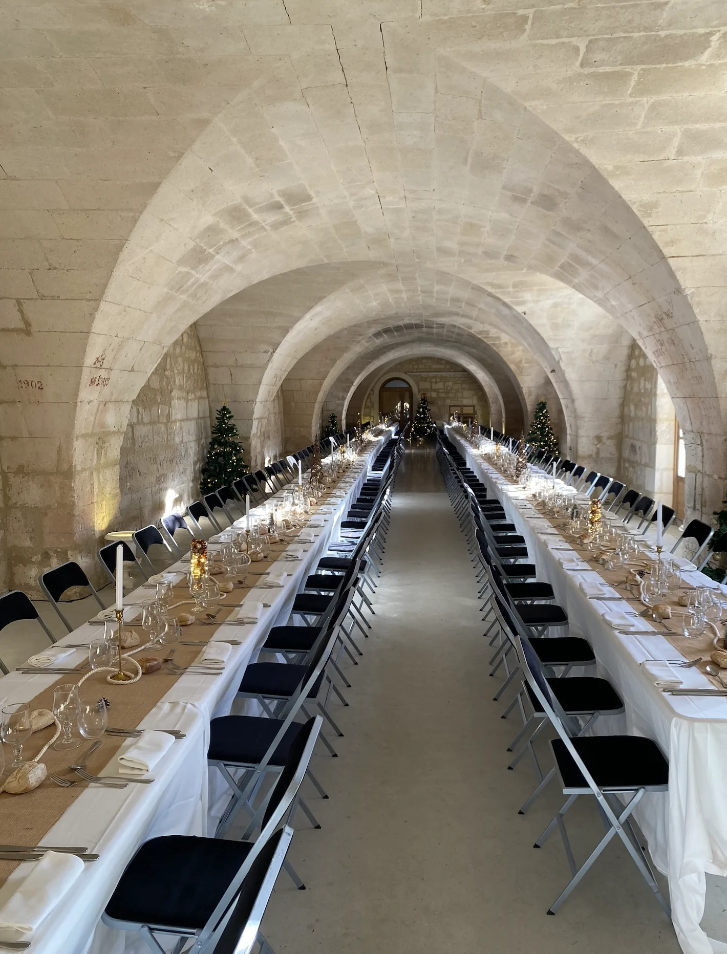 Repas d'entreprise Épinal grande tablée en salle de réception vosgienne INNOV'events