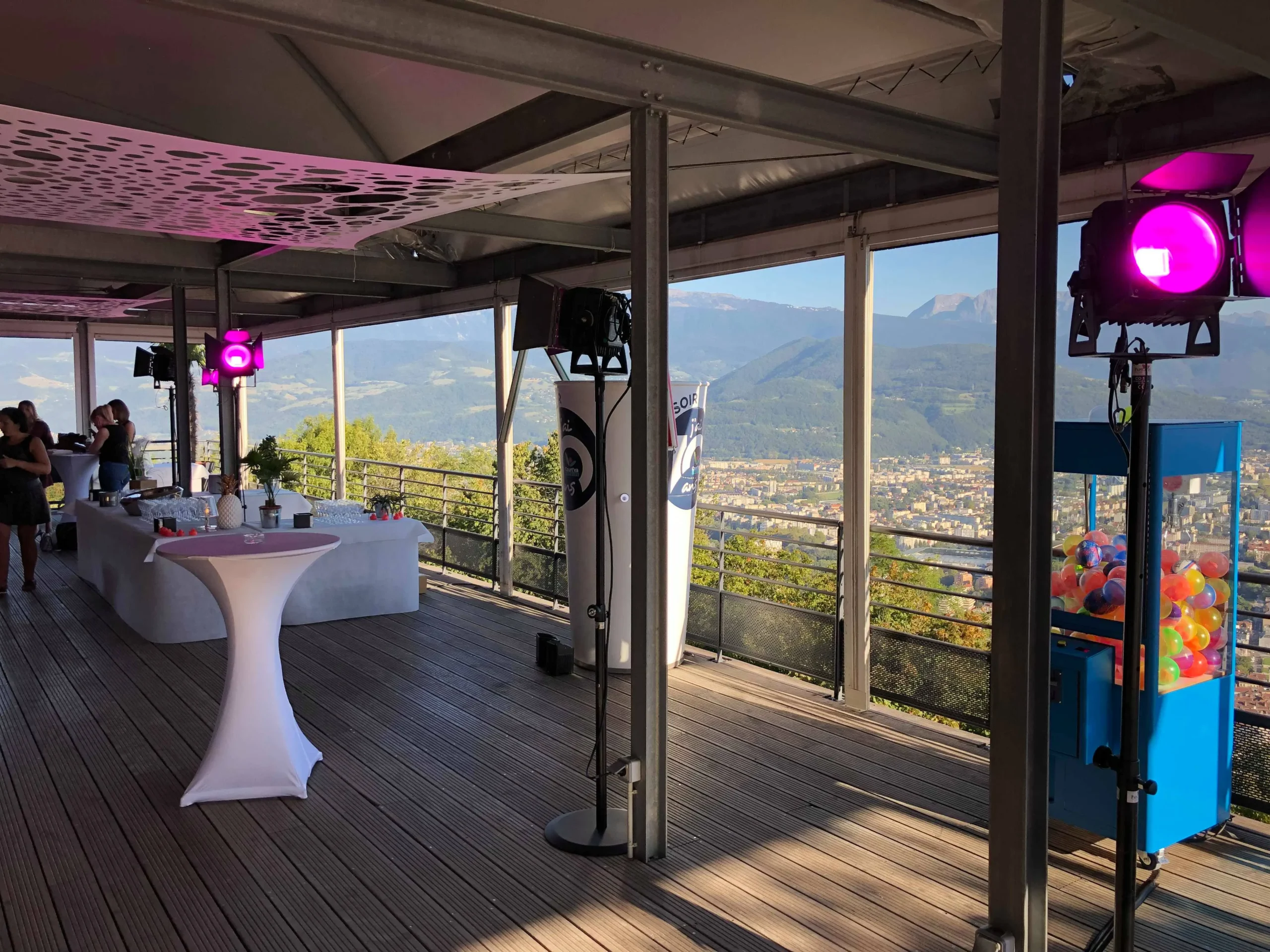 Cocktail dînatoire Gap domaine agricole alpin coucher de soleil INNOV'events organisation d'événements