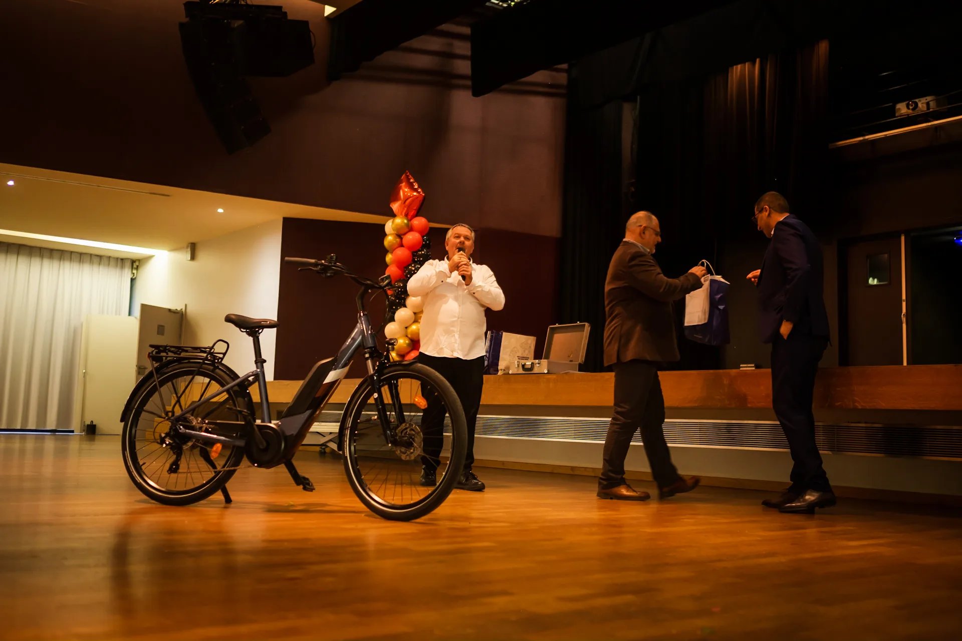 Équipes réunies pour un pot de départ Lille esplanade du Palais des Congrès INNOV'events
