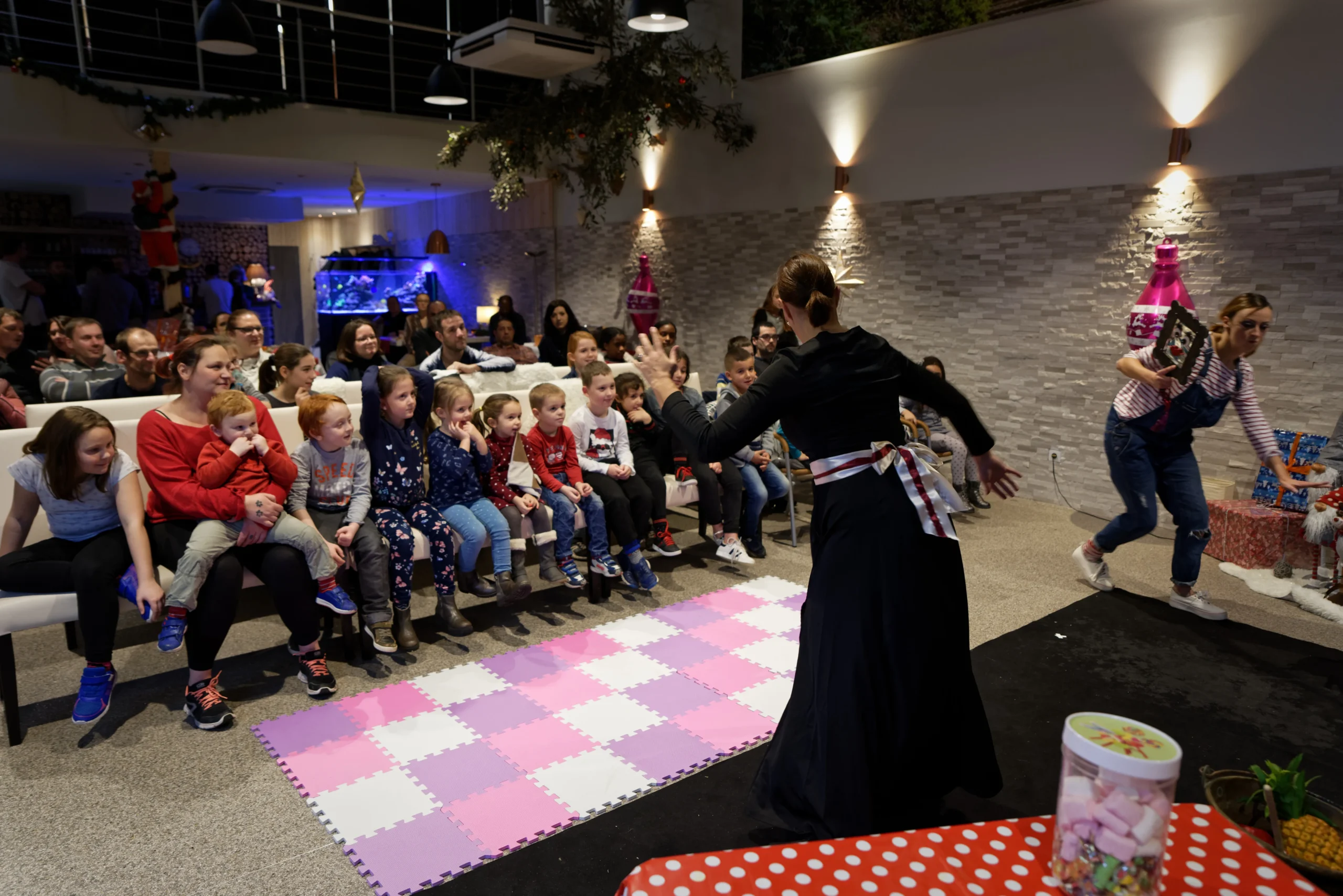 Format mixte familles arbre de Noël Strasbourg repas et remise cadeaux INNOV'events
