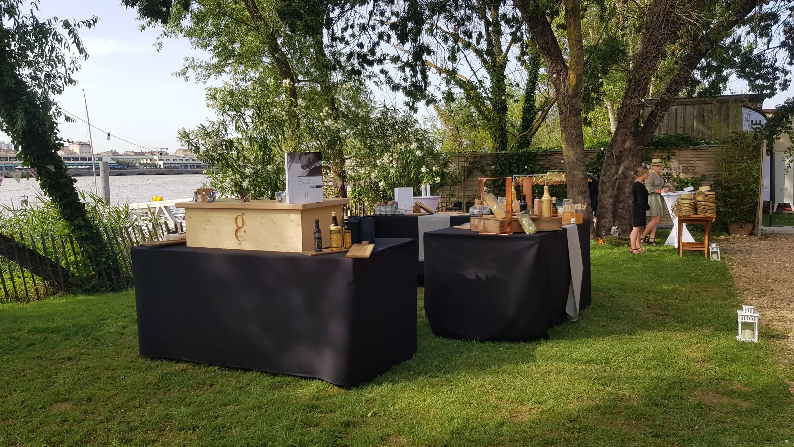 Garden Party Toulouse domaine viticole frontonnais tables dressées en extérieur INNOV'events