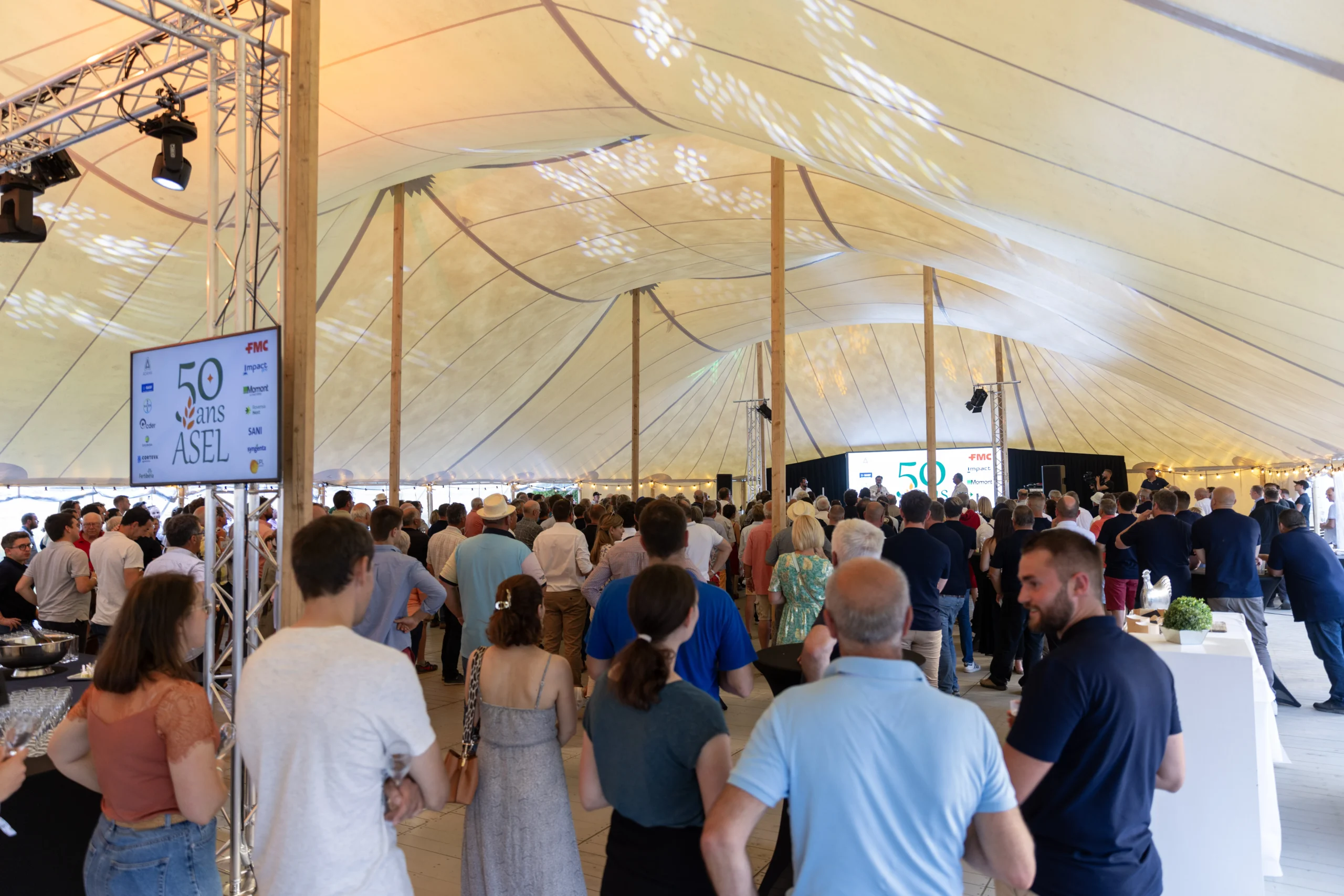 Location de chapiteaux pour événements d'entreprise à Gap — INNOV'events