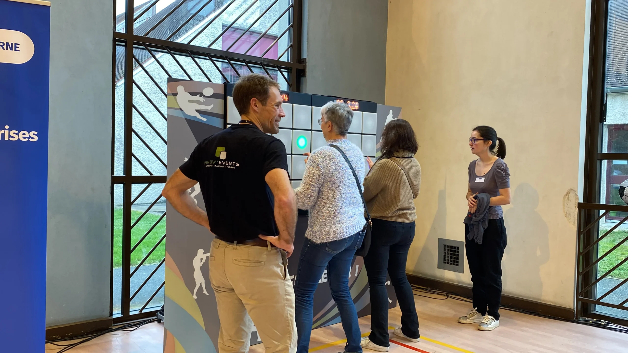 Animation de stand sur salon Évry stand interactif campus Paris-Saclay INNOV'events