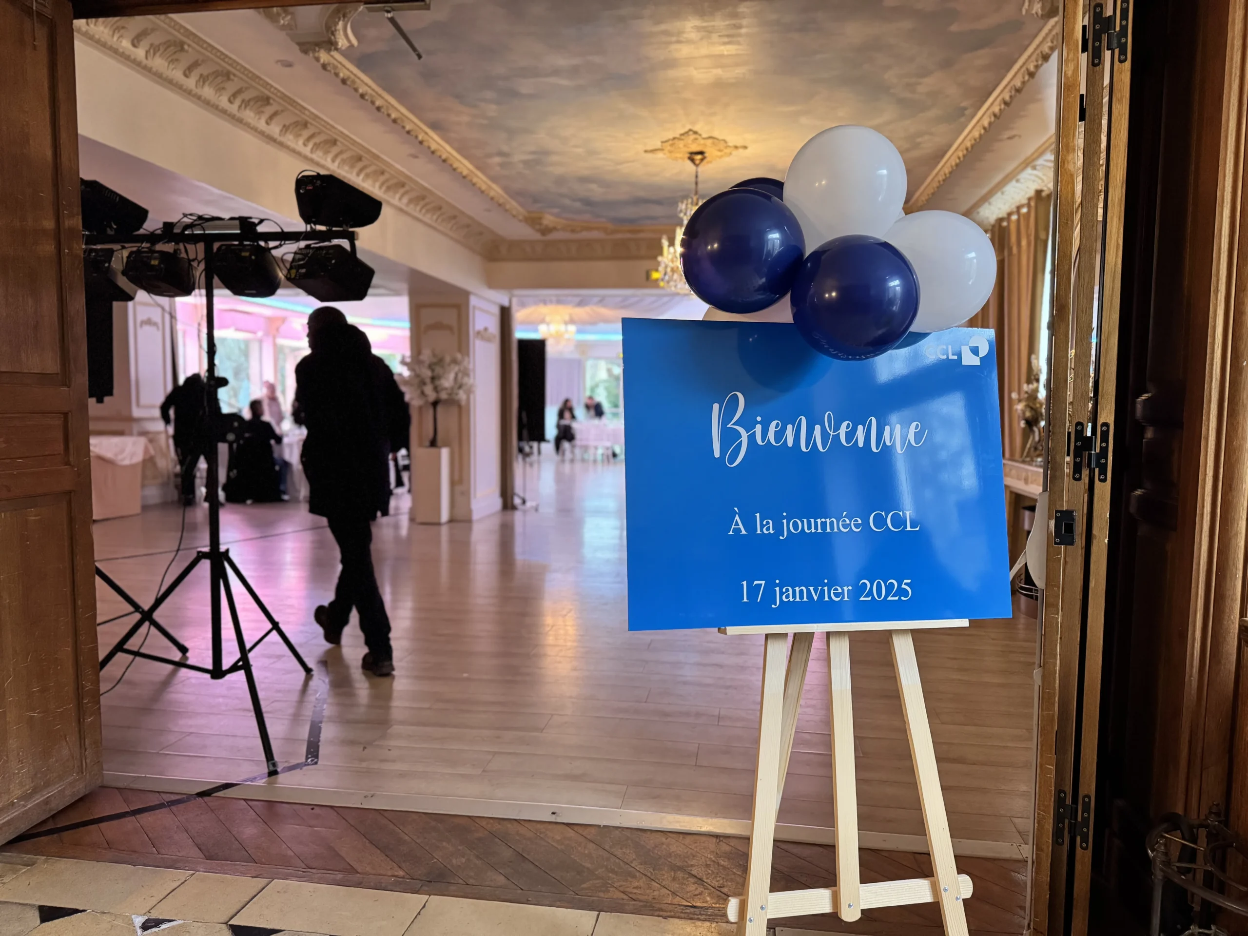 Salle événementielle Laval vue sur le château médiéval INNOV'events organisation d'événements