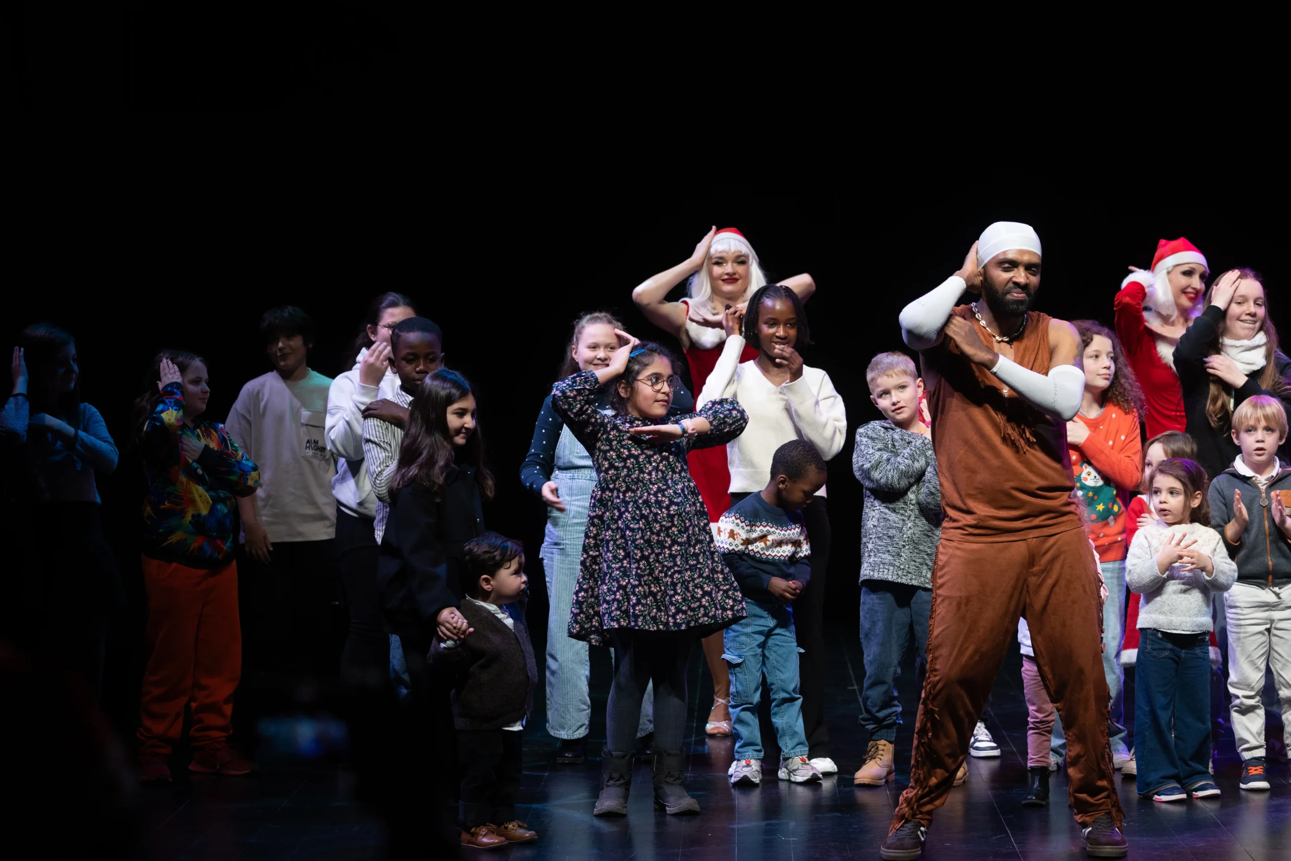 Spectacle Noël Évry scène animée enfants collaborateurs Essonne INNOV'events