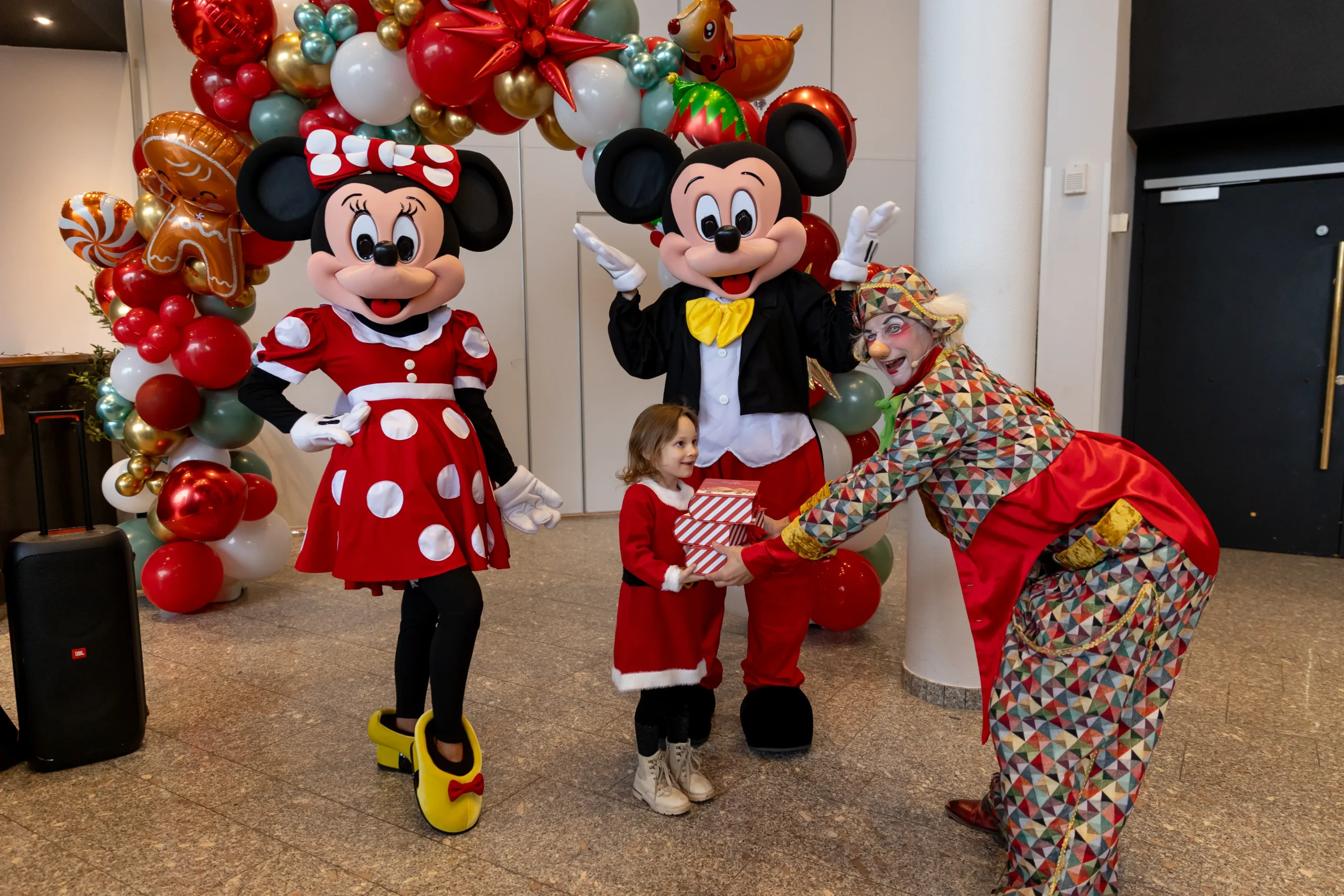Animation Père Noël arbre de Noël Strasbourg remise cadeaux familles collaborateurs INNOV'events