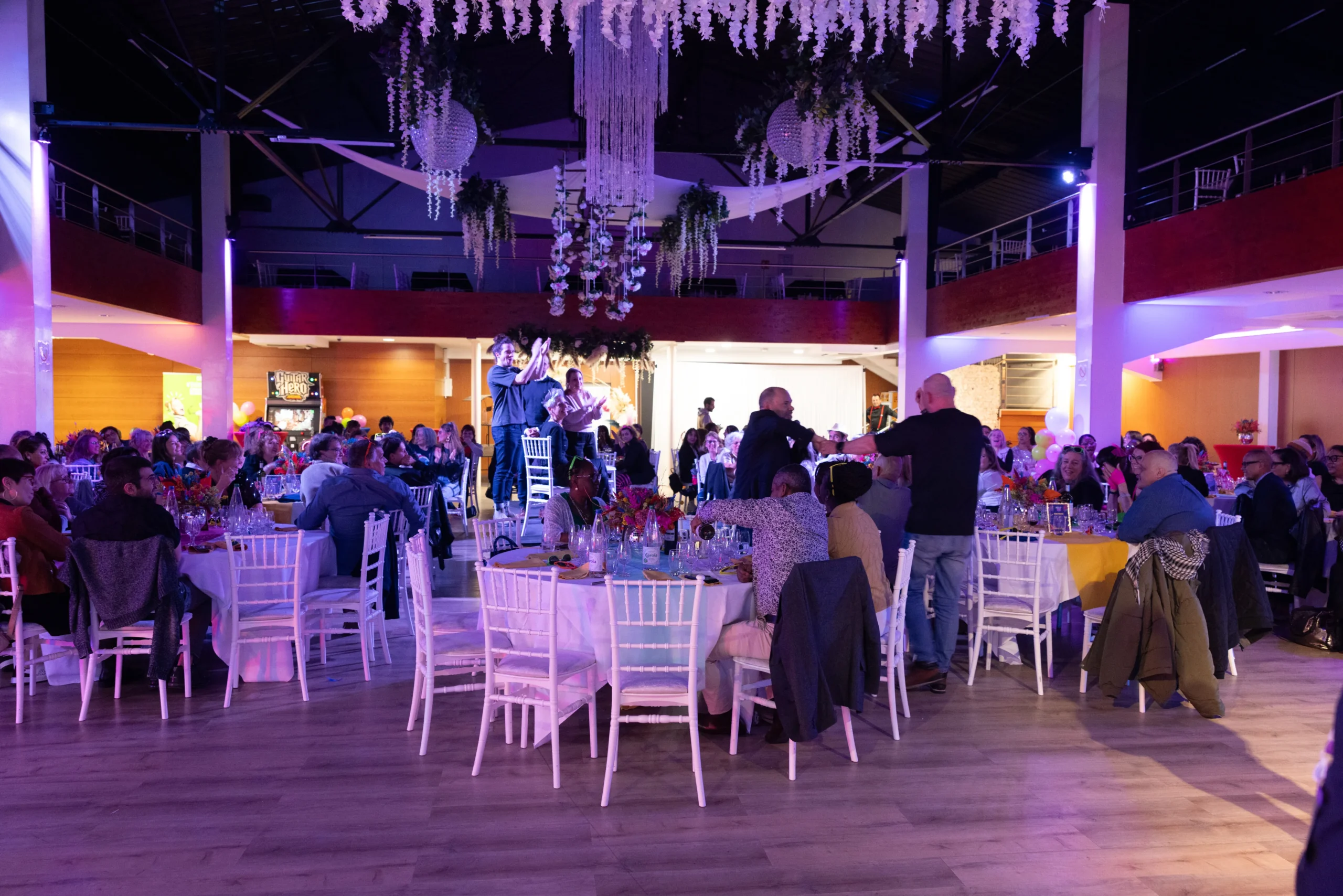 Rallye urbain Tours groupe entreprise place Plumereau quartier médiéval en extérieur INNOV'events