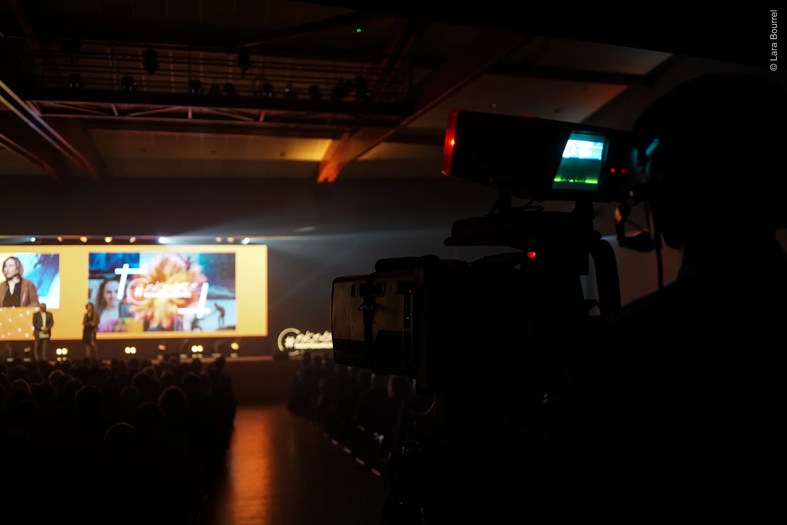 Grande plénière convention d'entreprise Metz scène et gradins Arsenal INNOV'events