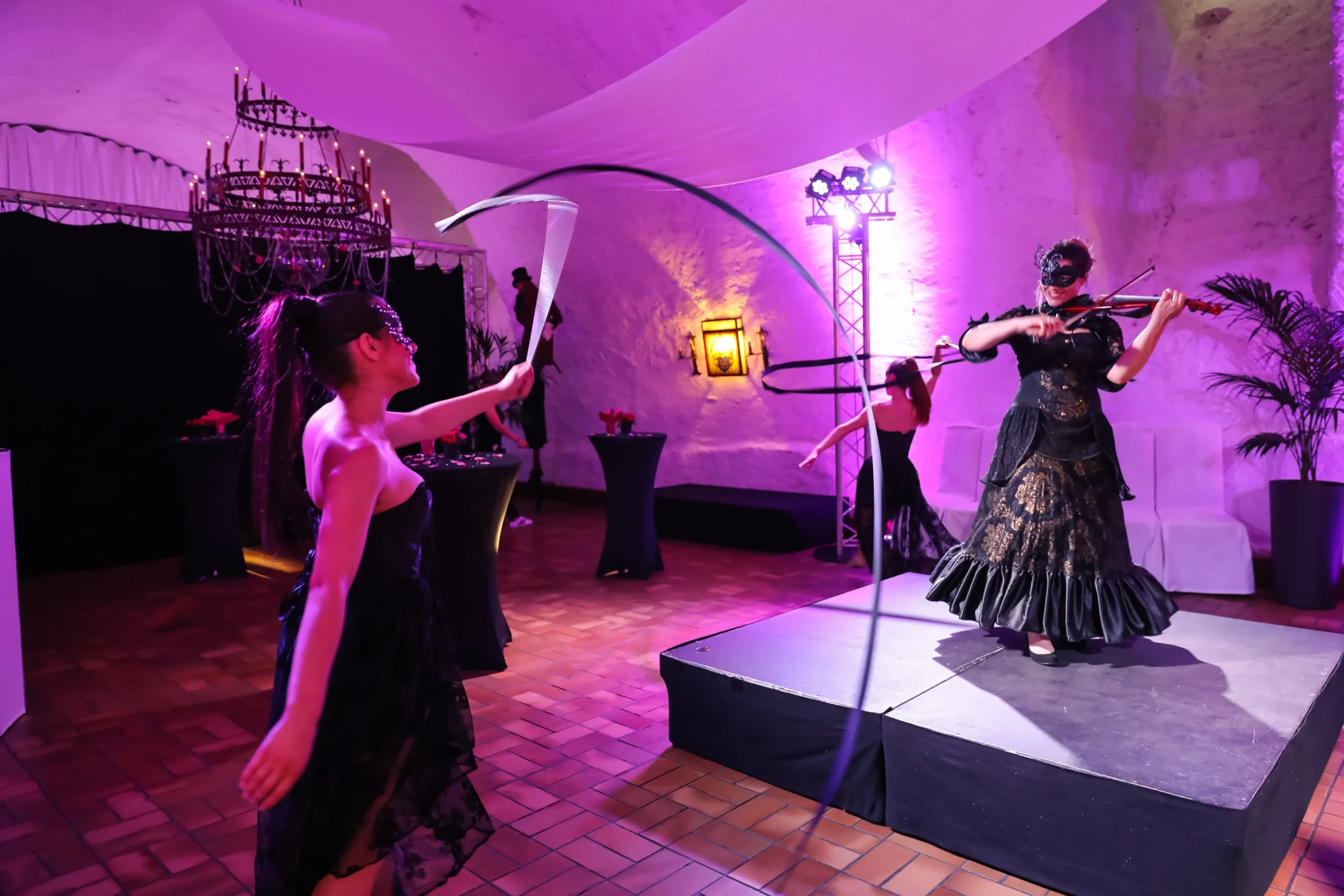 Animation magie événementielle spectacle d'entreprise Brest dîner INNOV'events