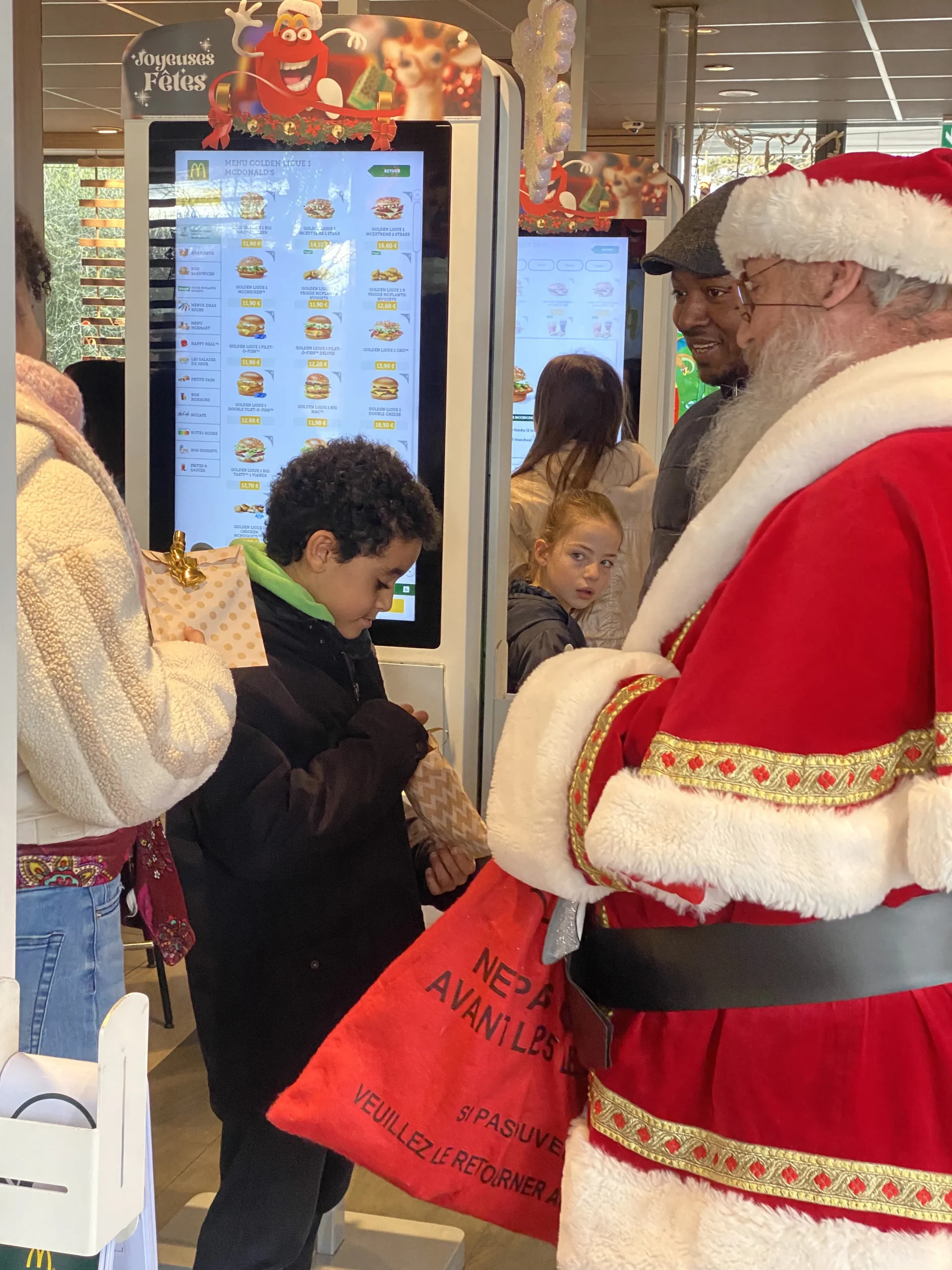 Animation Père-Noël en entreprise d'entreprise à Versailles — INNOV'events