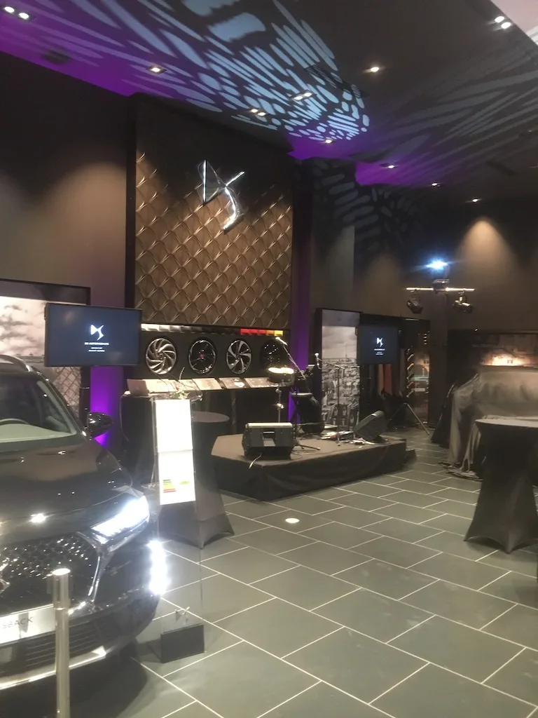 Lieu événementiel lancement de produit Évry vue intérieure salle modulable INNOV'events