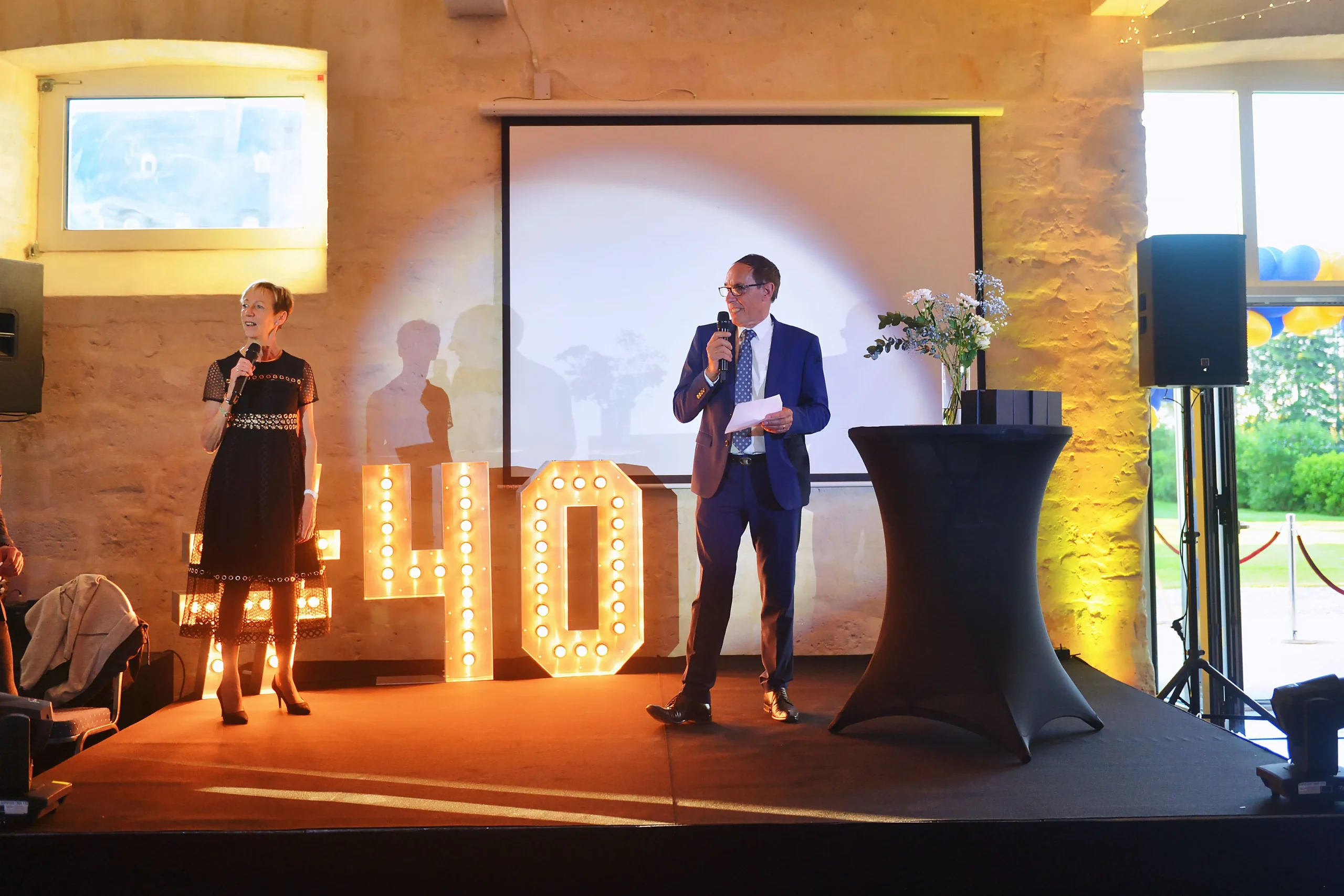 Lieu événementiel lancement de produit Gap vue sur le Dévoluy depuis terrasse INNOV'events