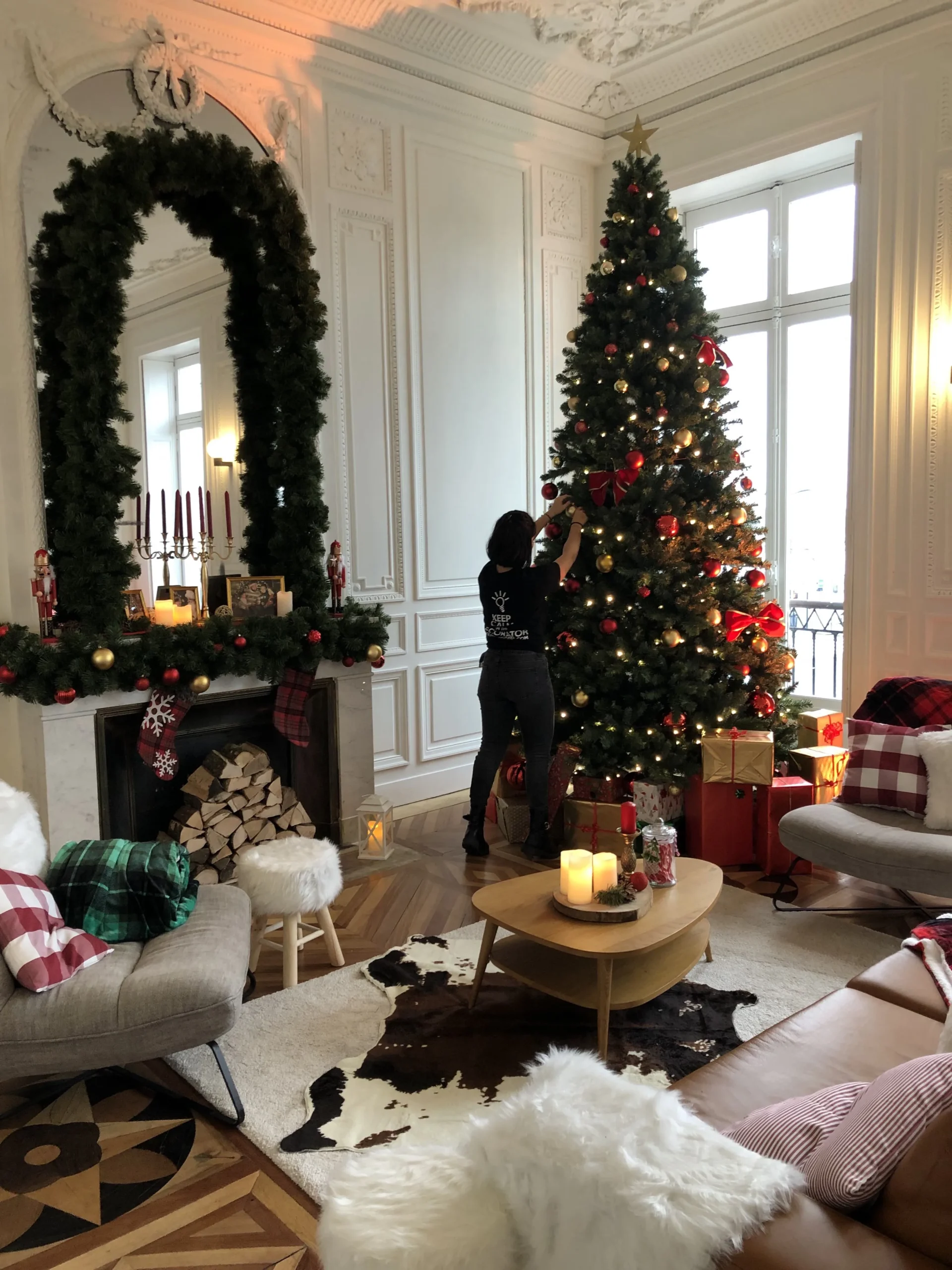 Arbre de Noël entreprise Besançon grande salle décorée animations enfants INNOV'events
