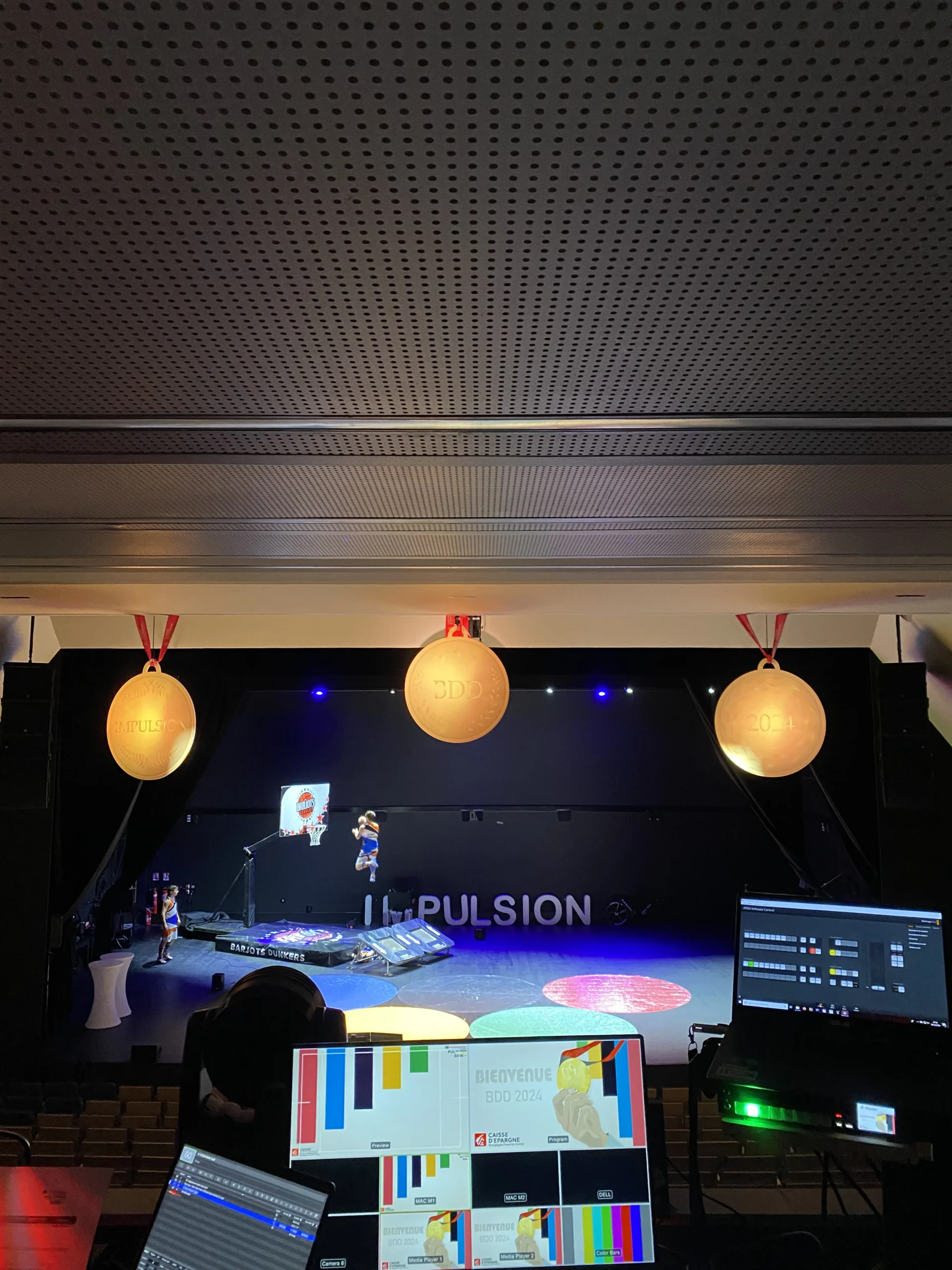 Rallye urbain Troyes équipes place centrale post-AG INNOV'events