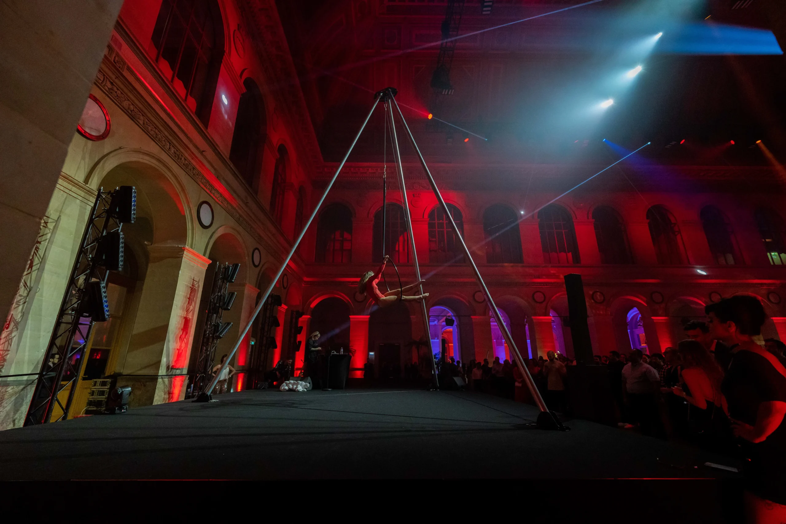 Animation flocage lumineux soirée d'inauguration Bordeaux logo projeté sur façade INNOV'events
