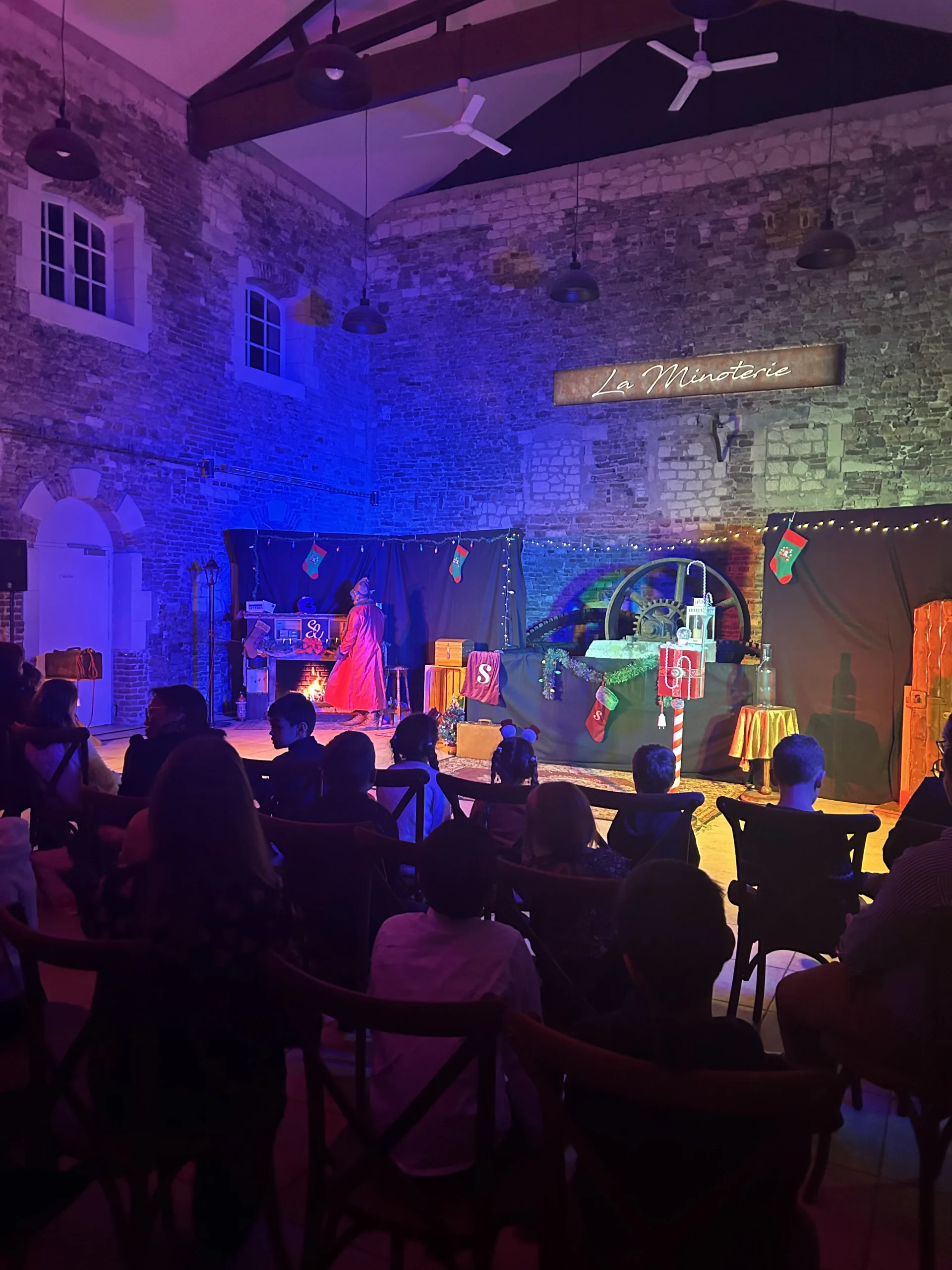 arbre de Noël entreprise Auxerre goûter et spectacle enfants décembre INNOV'events