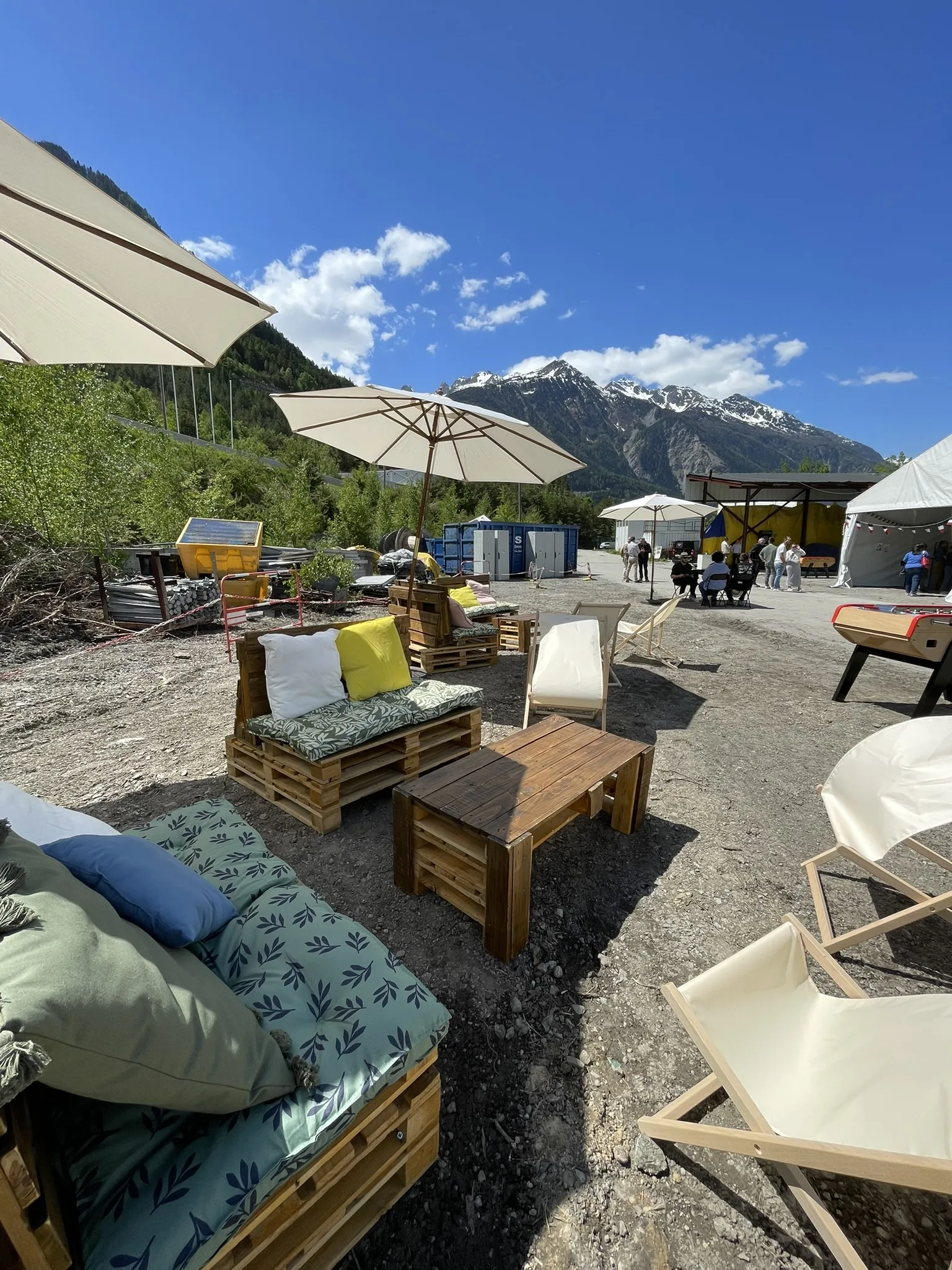 Séminaire Gap activité outdoor randonnée crête avec vue sur les Écrins INNOV'events organisation d'événements