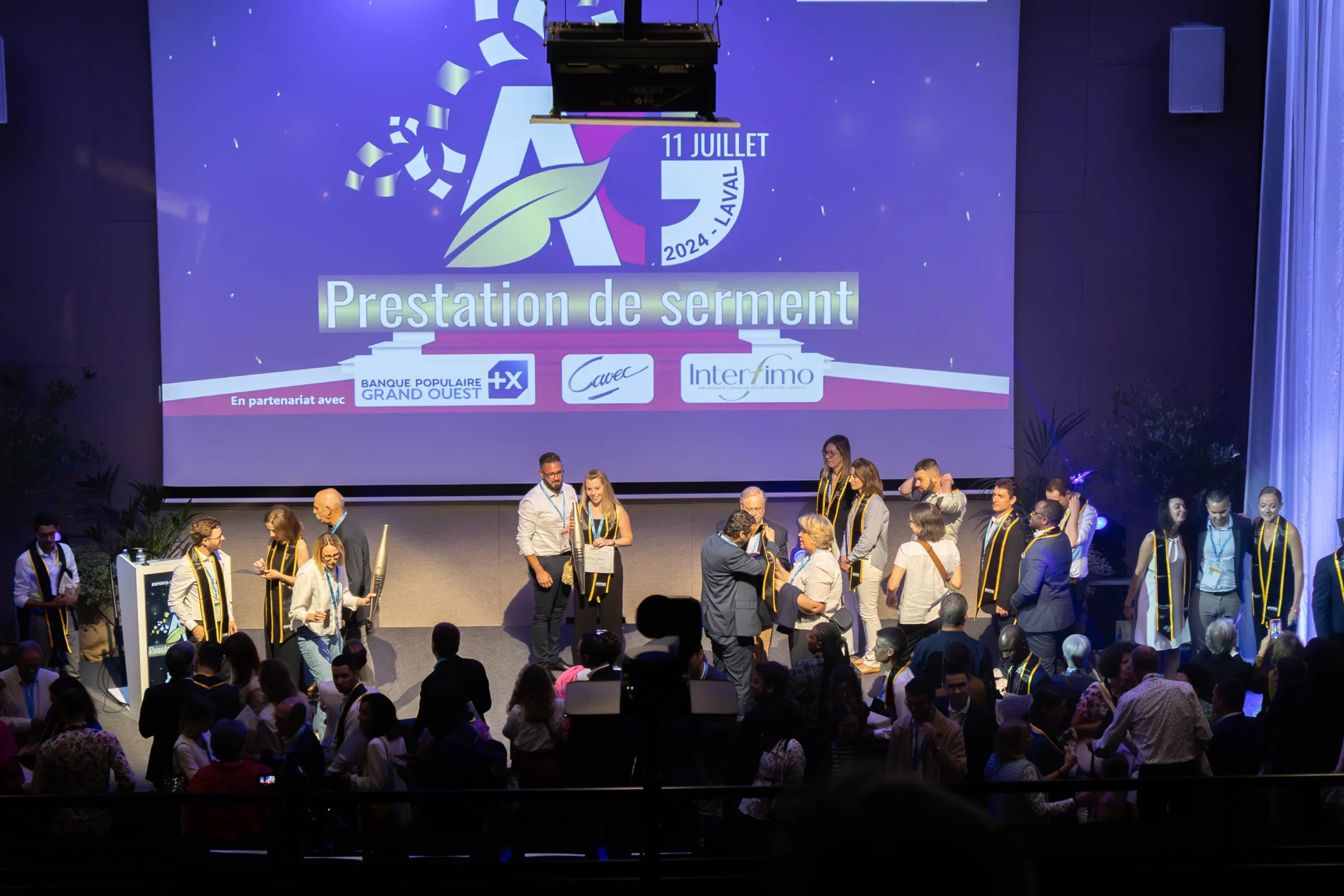 Plénière théâtralisée Rouen scène lumière son Kindarena entreprise INNOV'events
