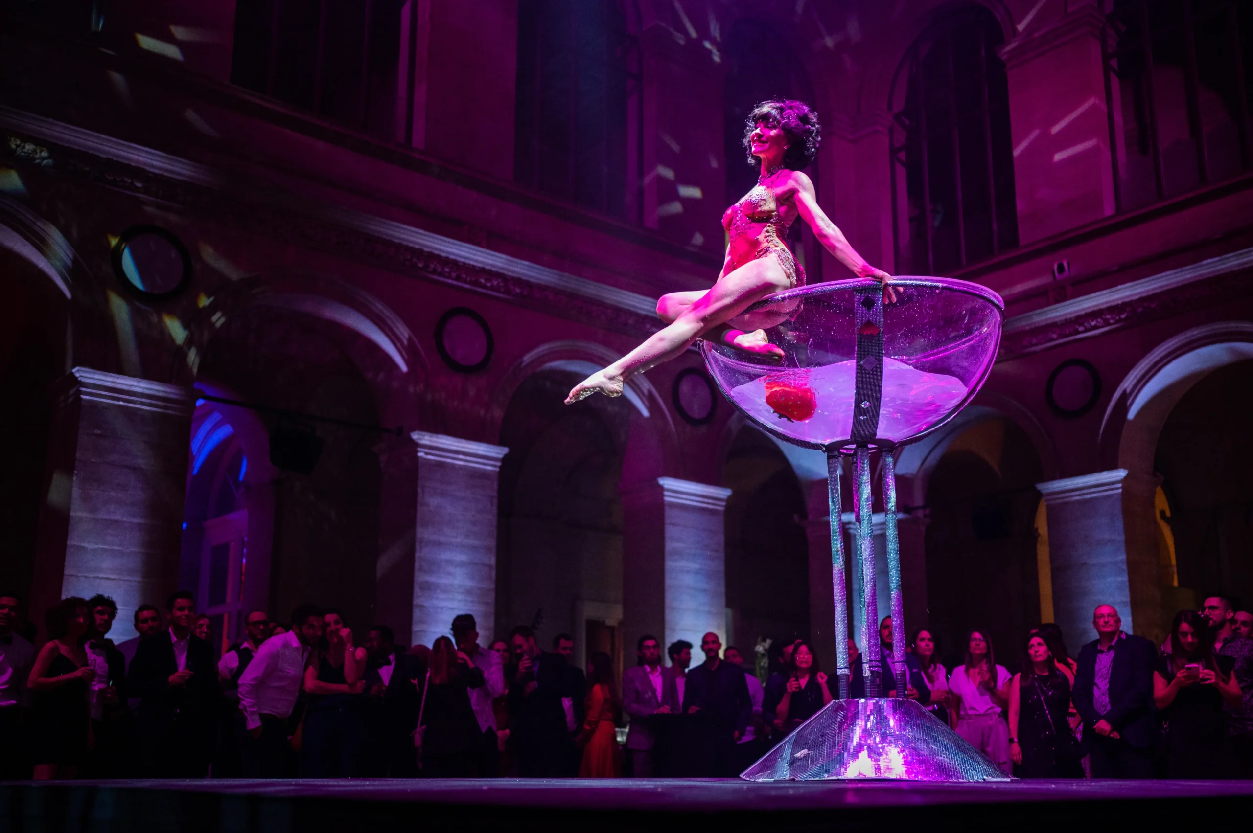 Spectacle d'entreprise entreprise Épinal soirée dîner tables dressées salle historique INNOV'events