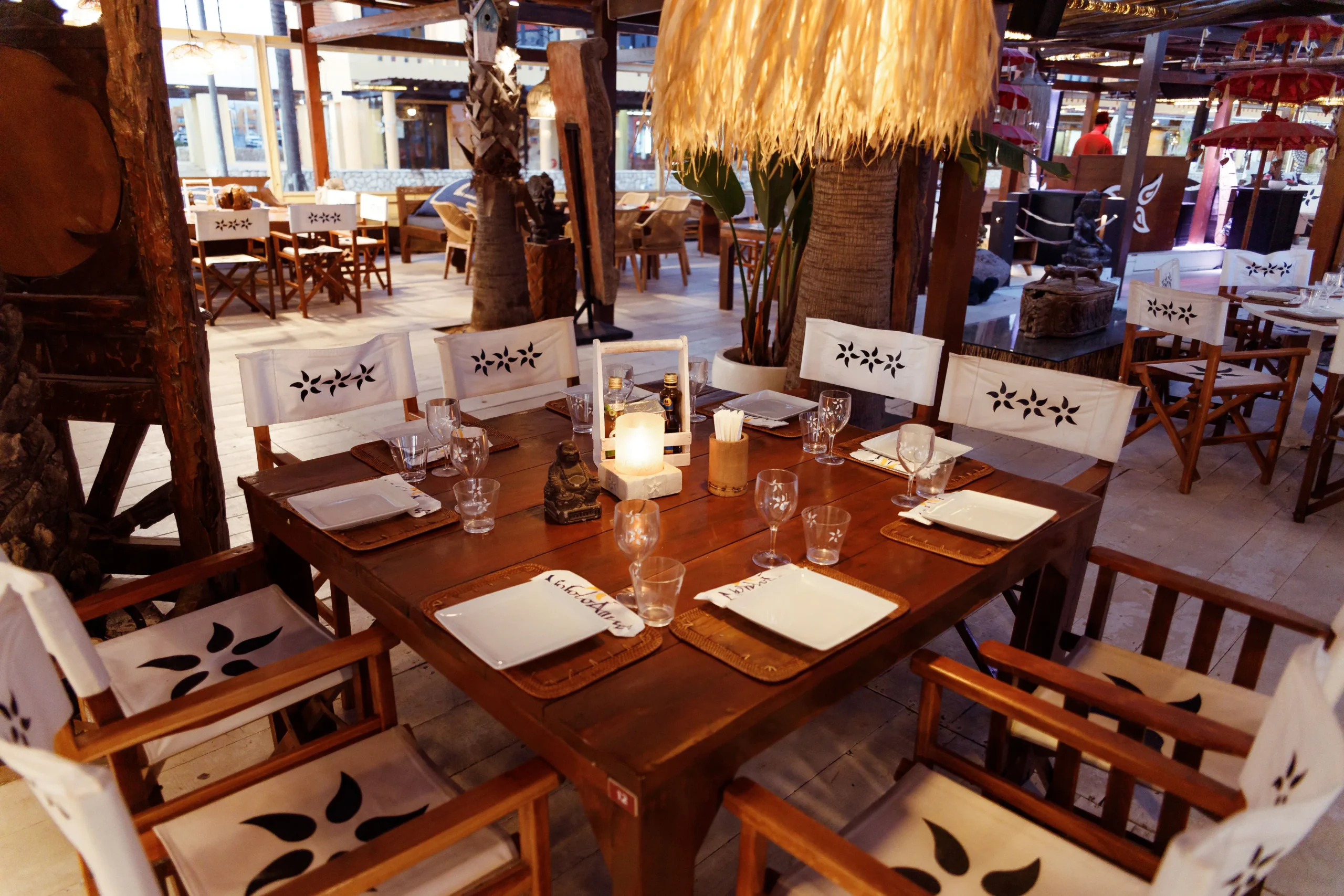 Repas d'entreprise Guadeloupe buffet créole en terrasse Gosier équipes en discussion INNOV'events