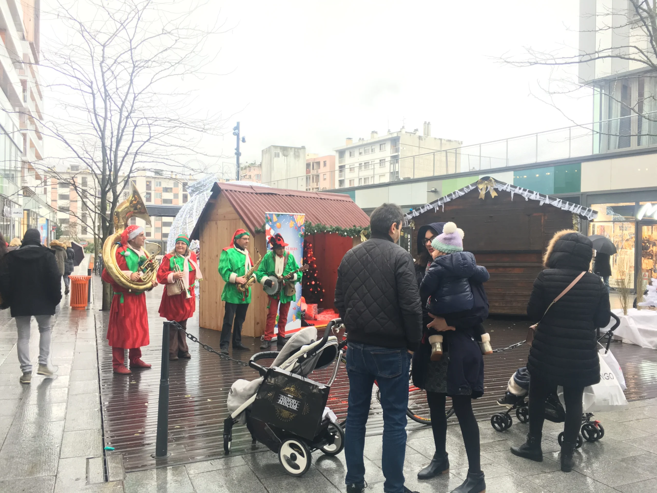 Animation Père Noël Rennes remise cadeaux enfants fête entreprise INNOV'events