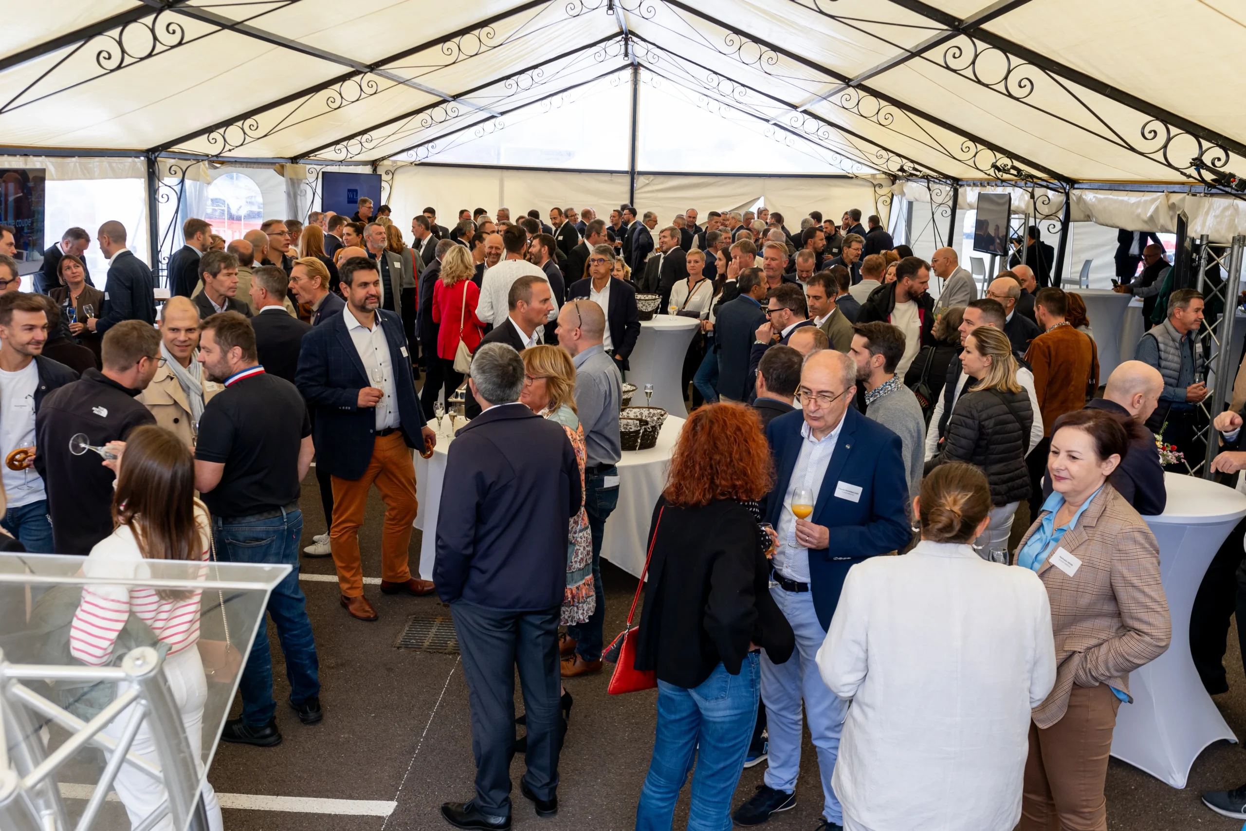 Location de chapiteaux pour événements d'entreprise à Gap — INNOV'events