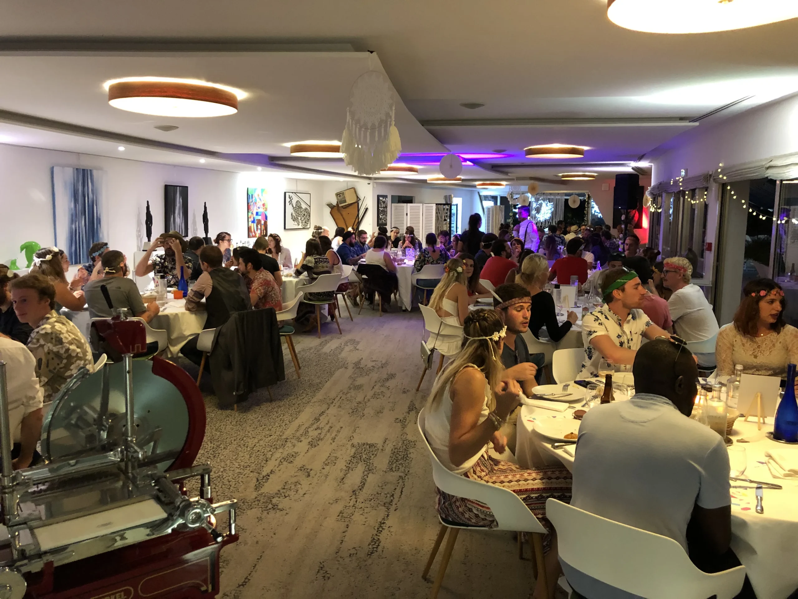 Dîner de gala repas d'entreprise Besançon salle décorée service assis INNOV'events