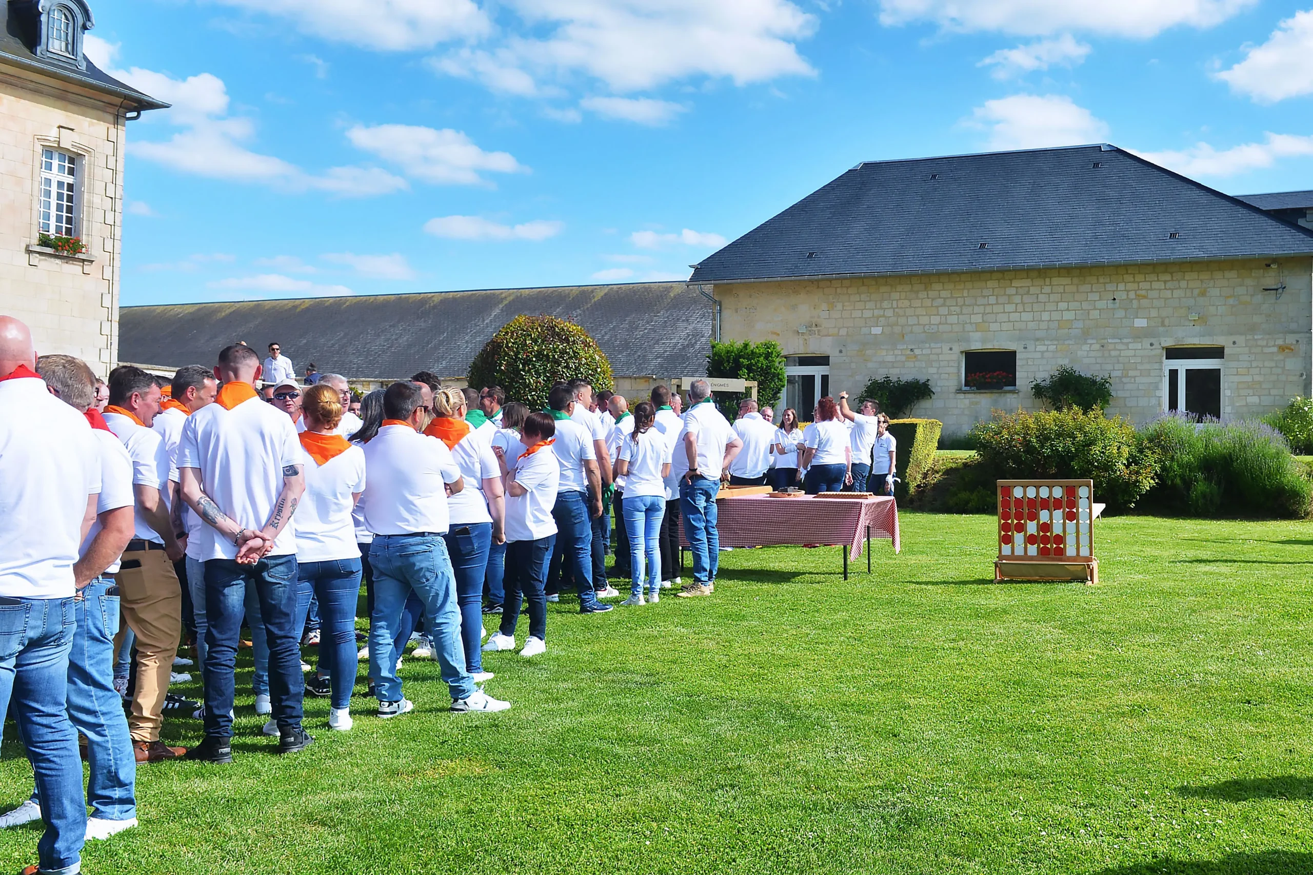 team building Orléans équipes en rallye piéton quartier Sainte-Croix INNOV'events