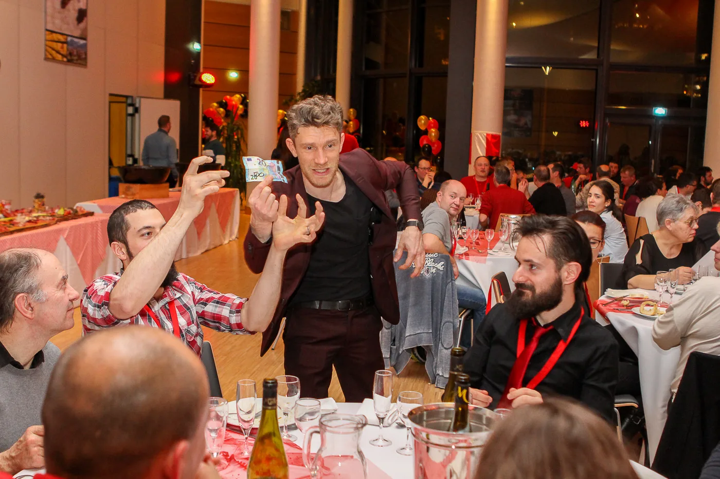 Cocktail dînatoire repas d'entreprise Angers grande salle lumineux INNOV'events