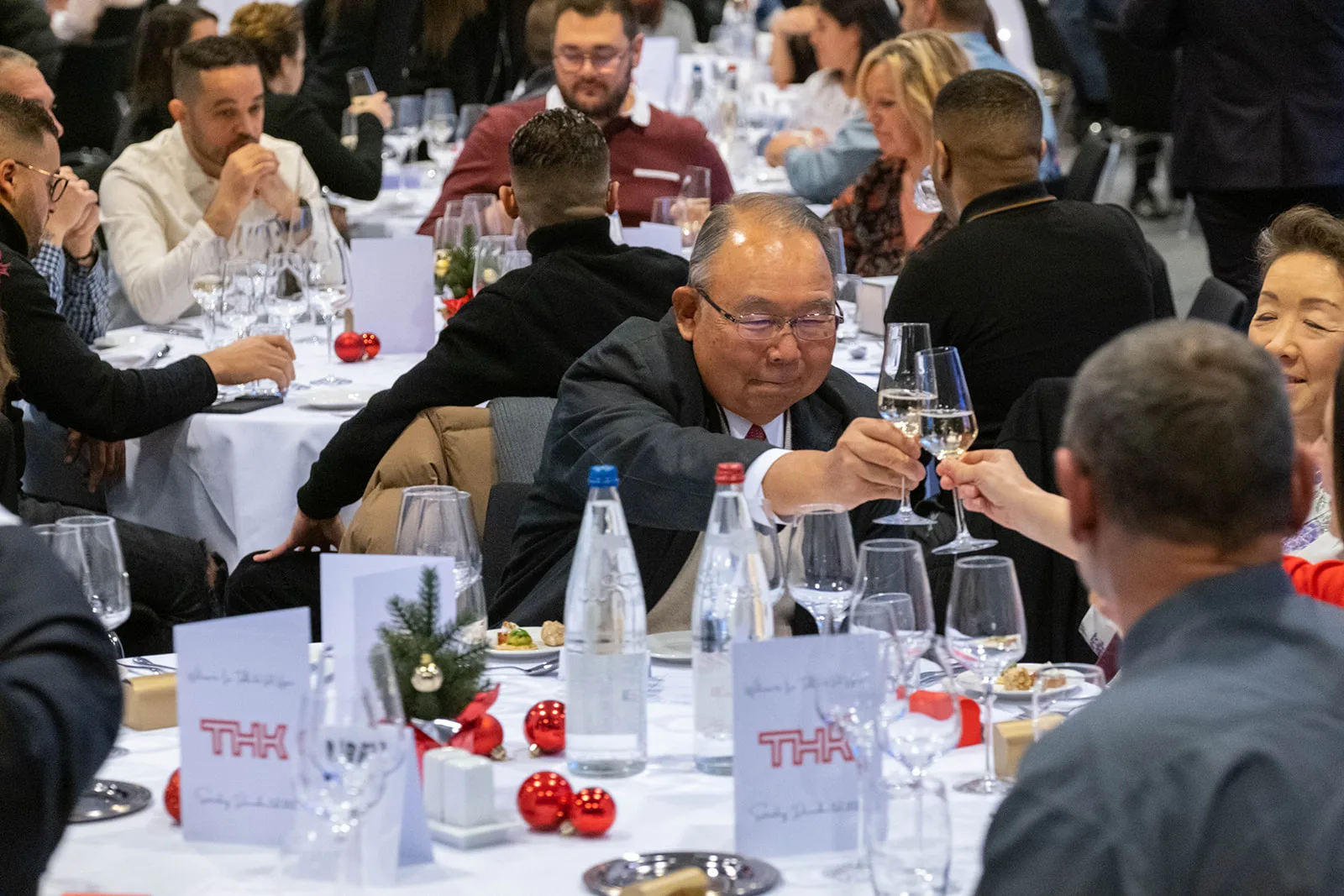 Repas entreprise Versailles soirée de gala salle dorée bougies INNOV'events