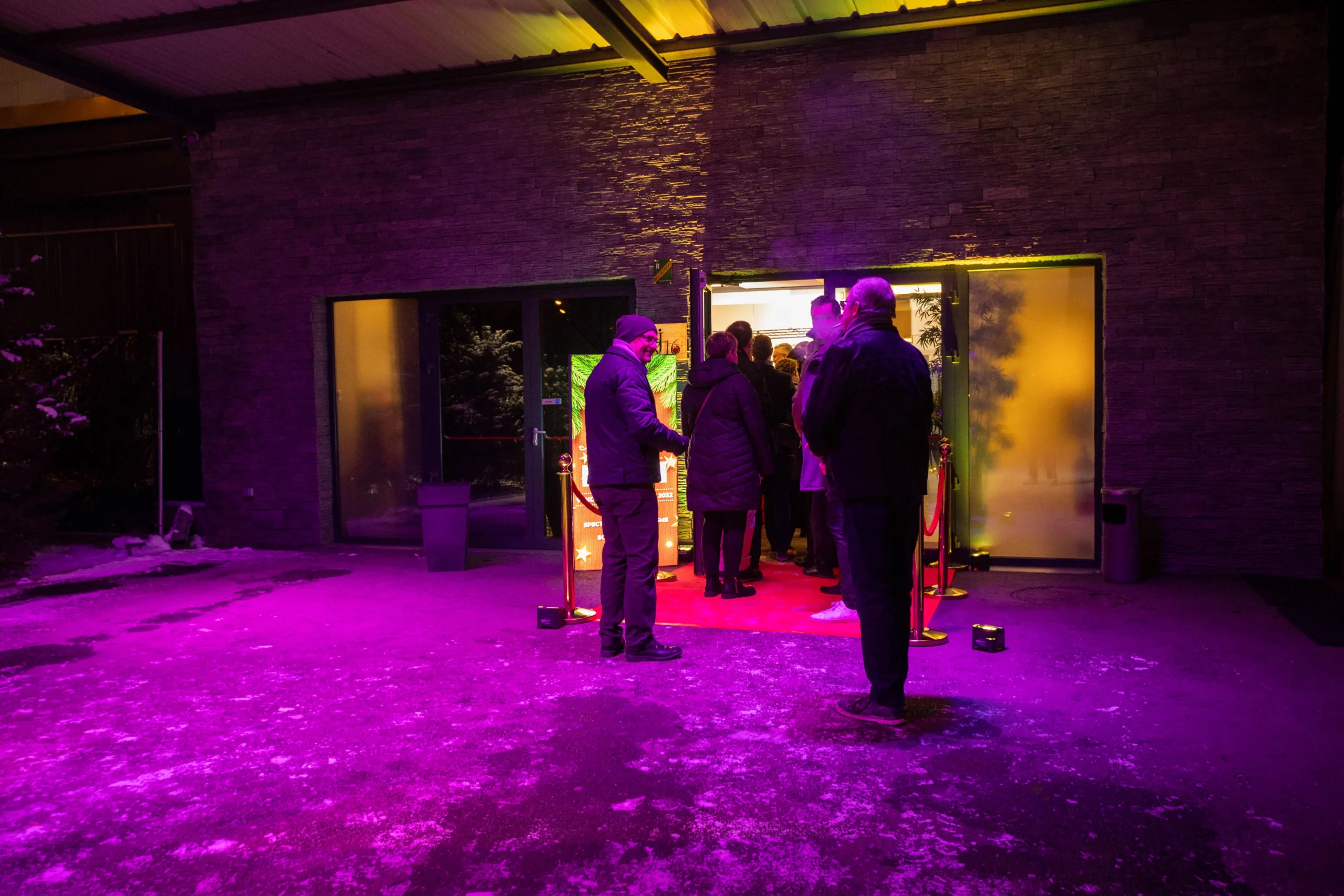 Soirée d'inauguration entreprise Laval dîner de gala tables dressées INNOV'events