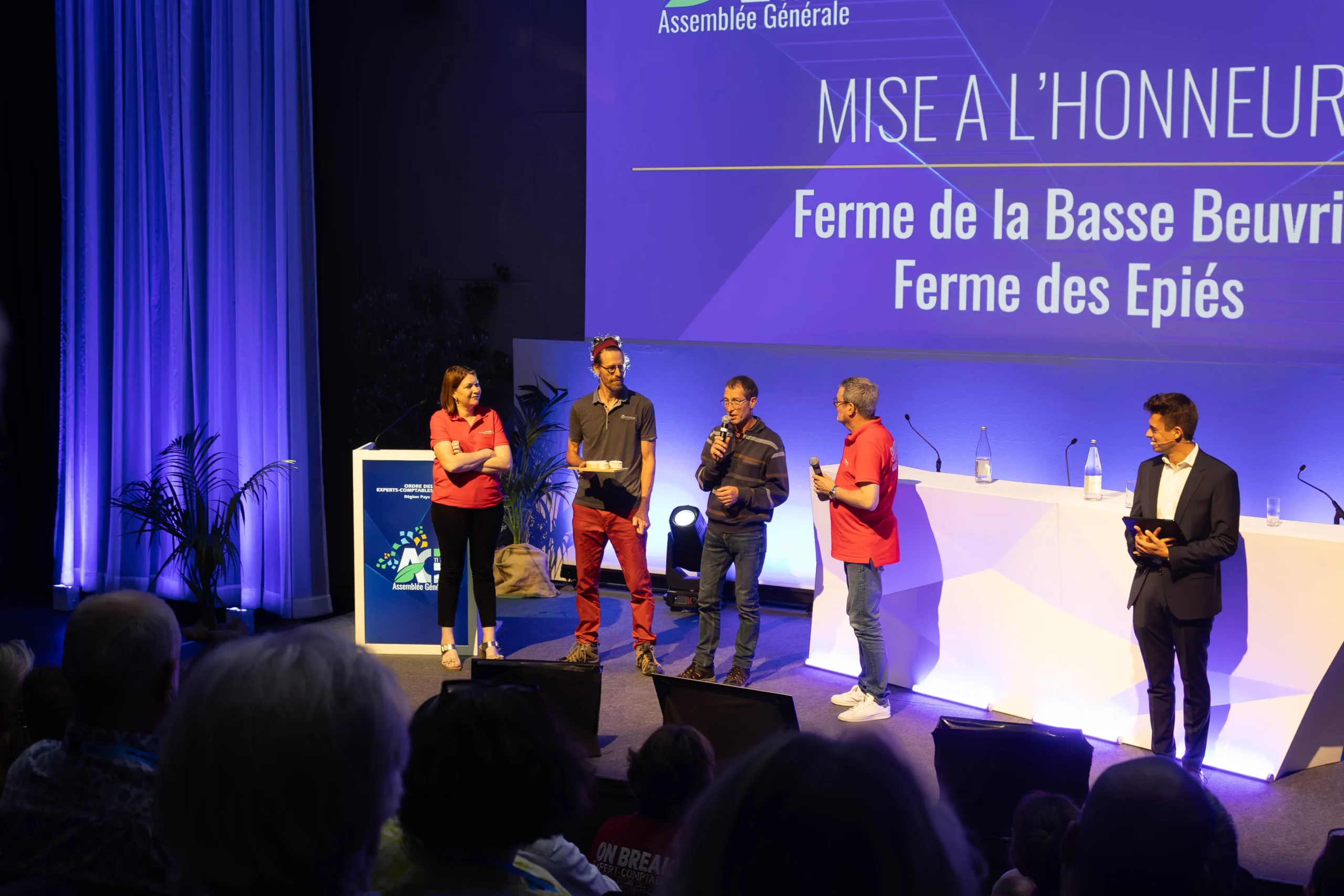 assemblée générale Colmar vote à main levée participants en salle INNOV'events