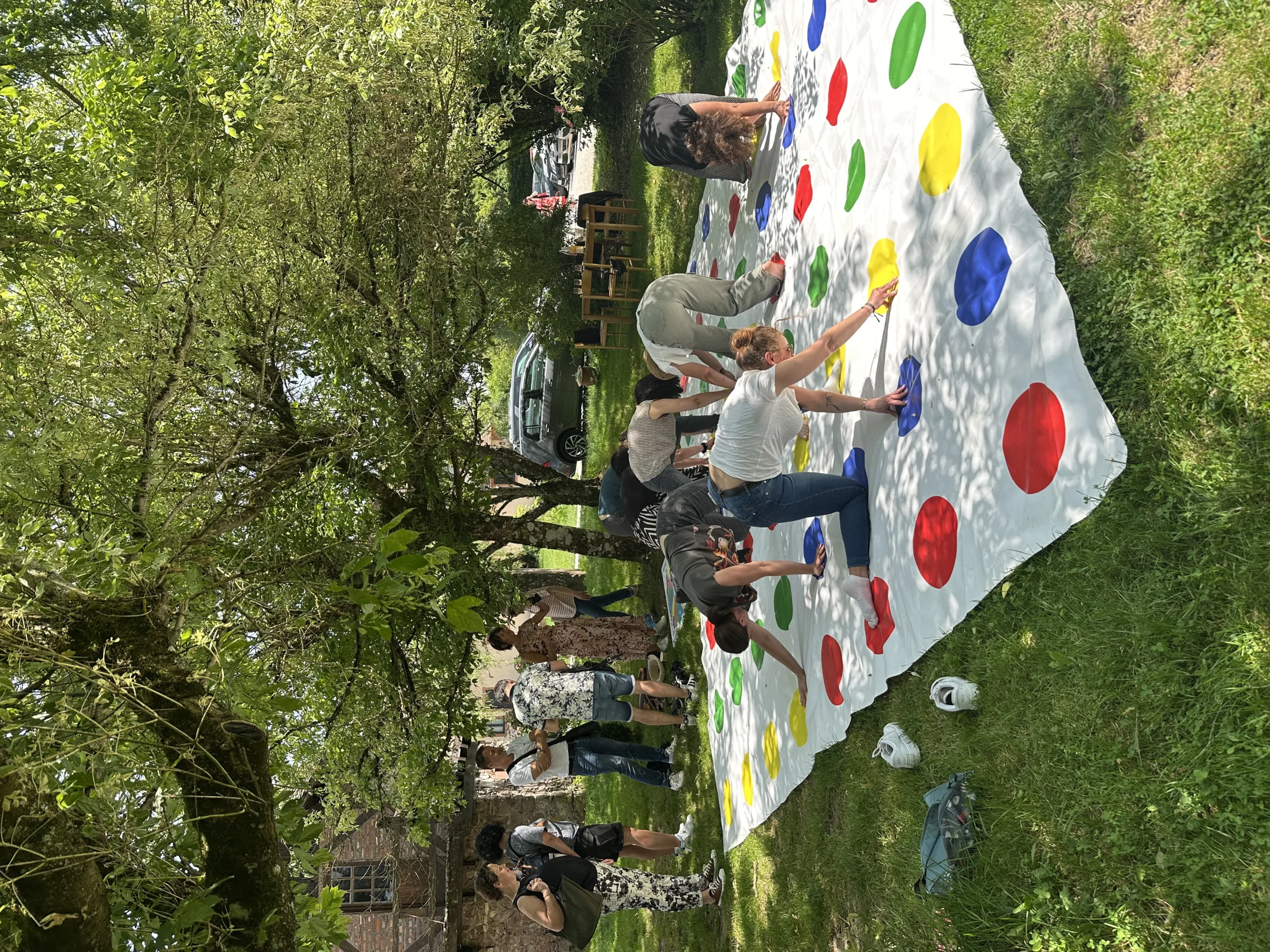 Team building Valence équipes en activité sur les berges du Rhône parc Jouvet INNOV'events