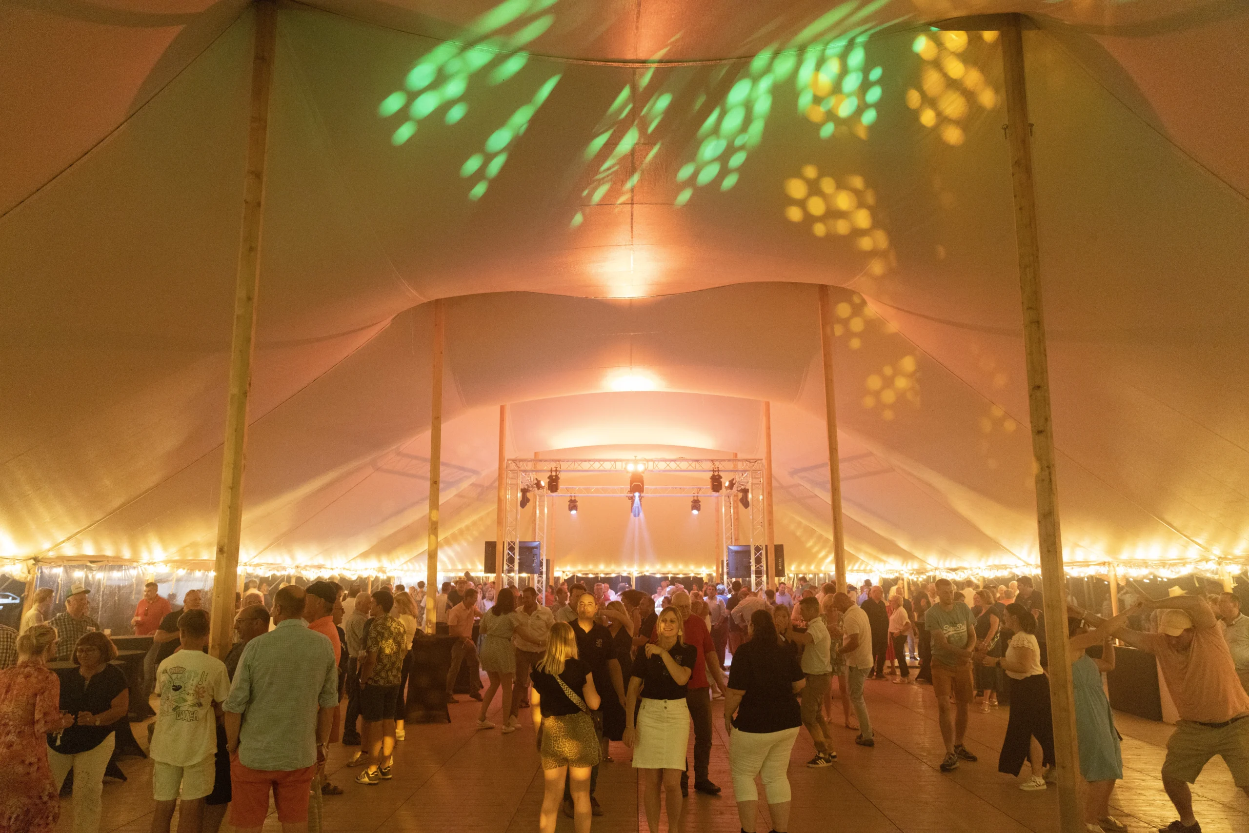 Prestation technique événementielle Nîmes régie son lumière Palais des Congrès INNOV'events