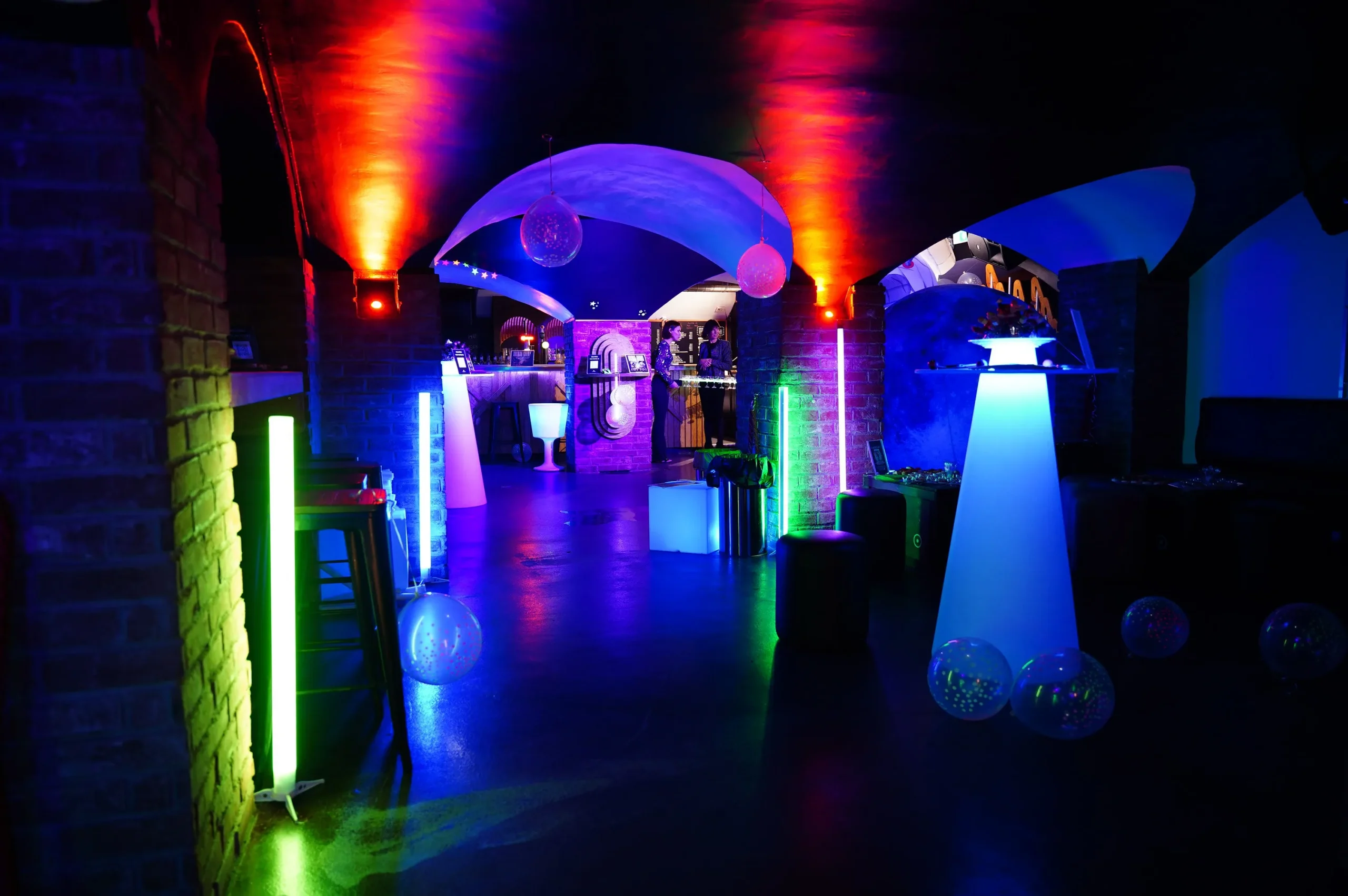Habillage de salle ciblé décoration événementielle Chartres mobilier lumineux INNOV'events
